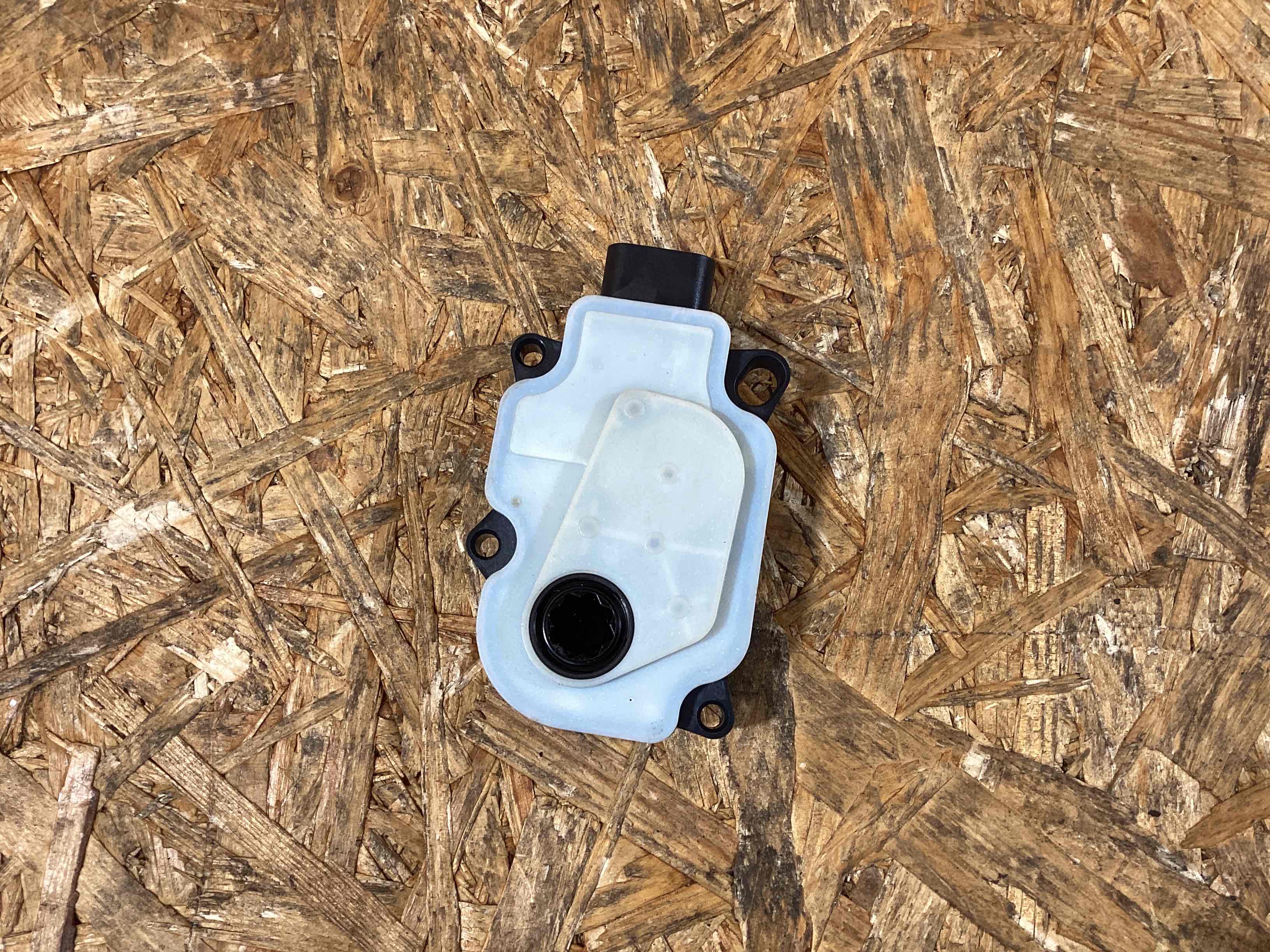 Жалюзи радиатора Porsche Macan 011225-106