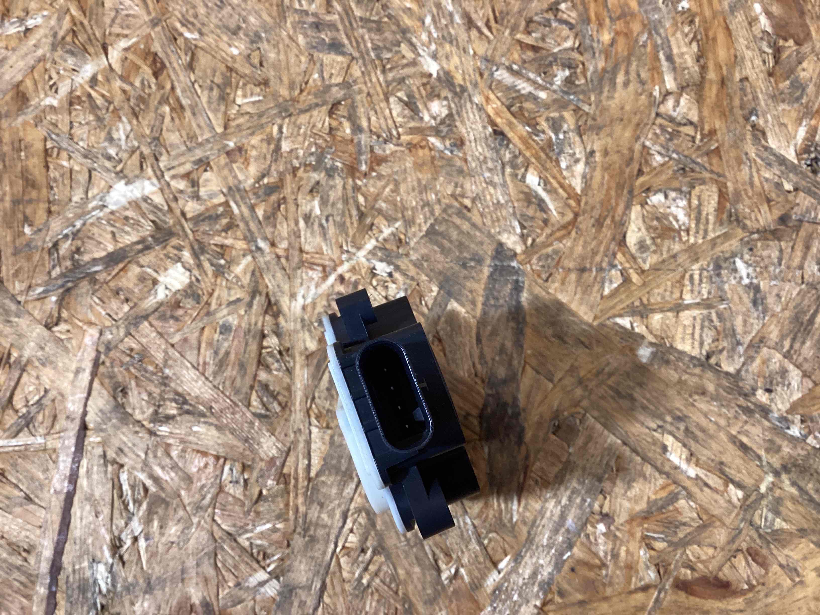 Жалюзи радиатора Porsche Macan 011225-106