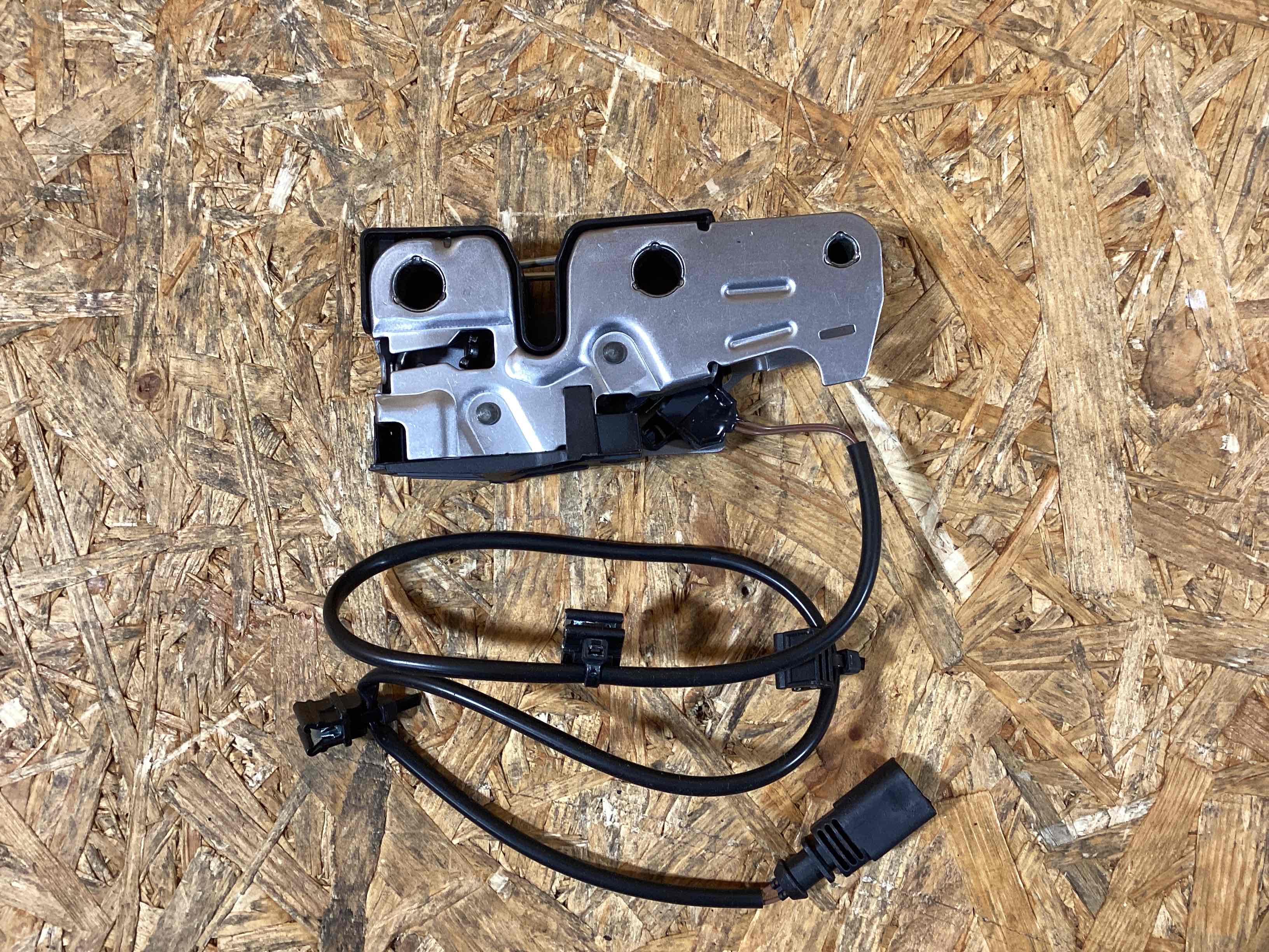 Замок капота Porsche Panamera 011225-107