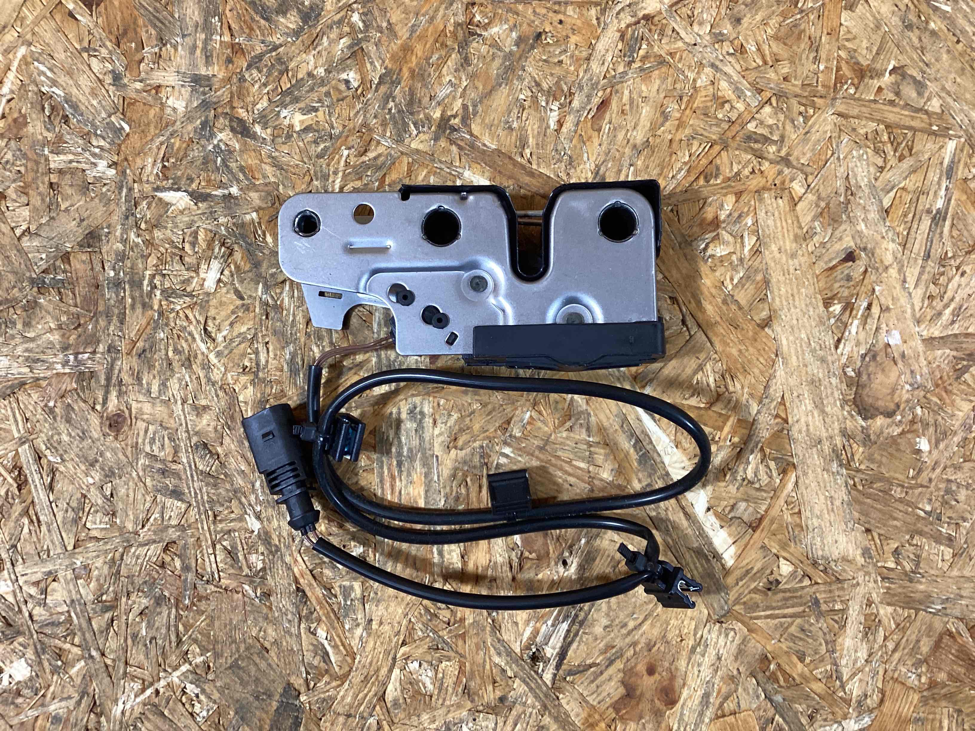 Замок капота Porsche Panamera 011225-107