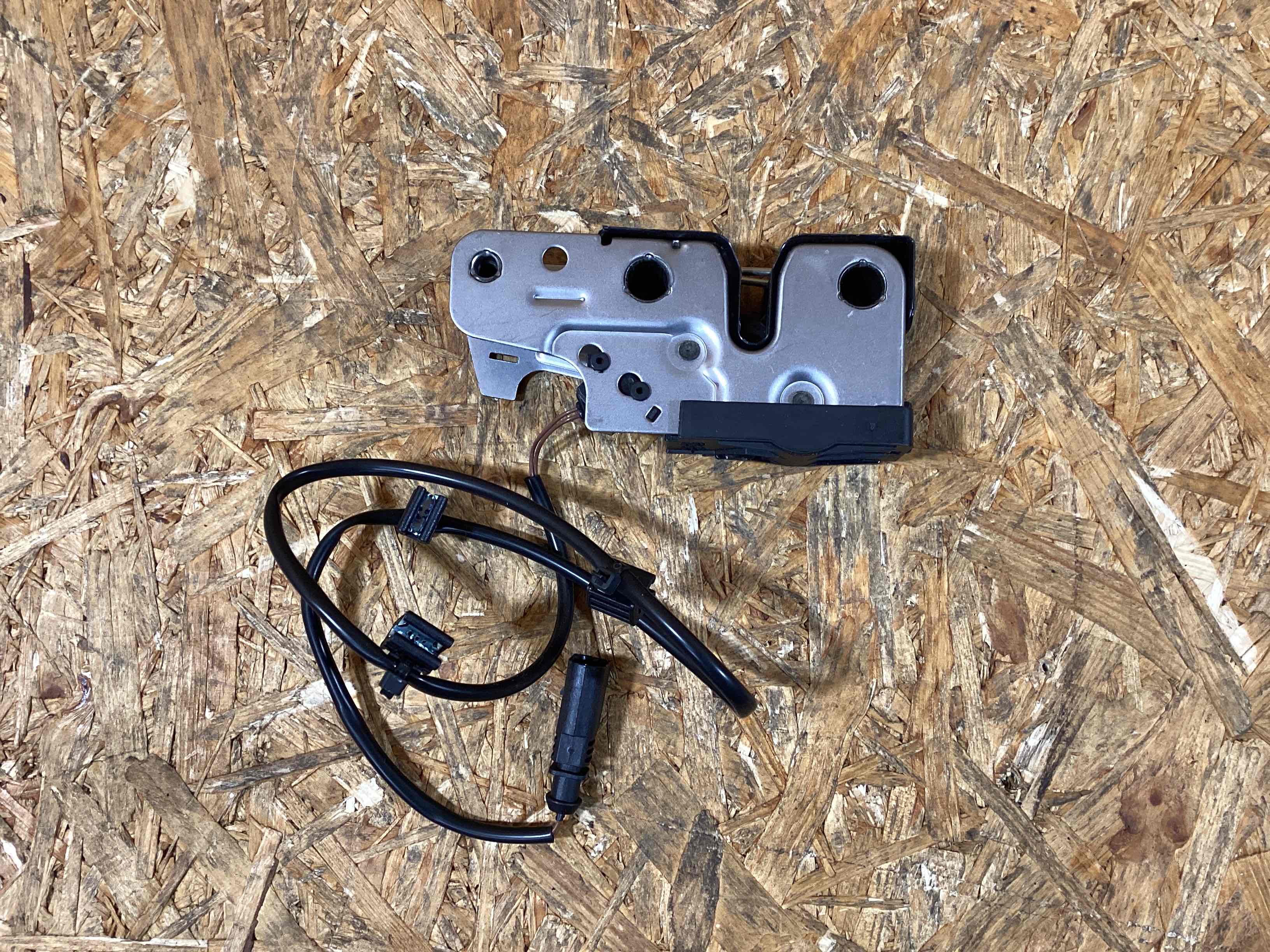 Замок капота Porsche Panamera 011225-108