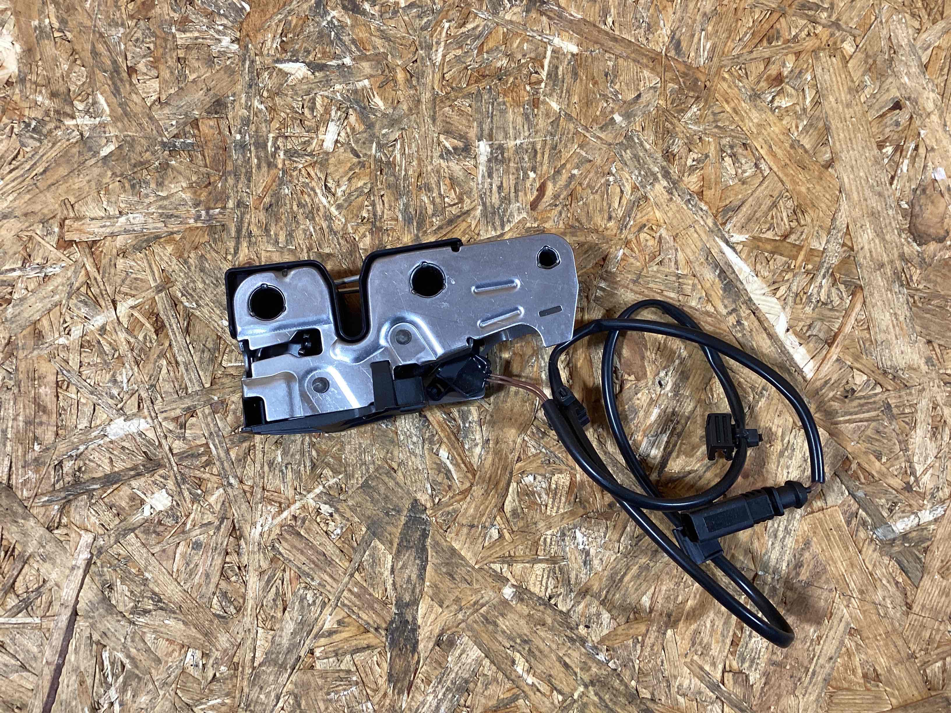 Замок капота Porsche Panamera 011225-108