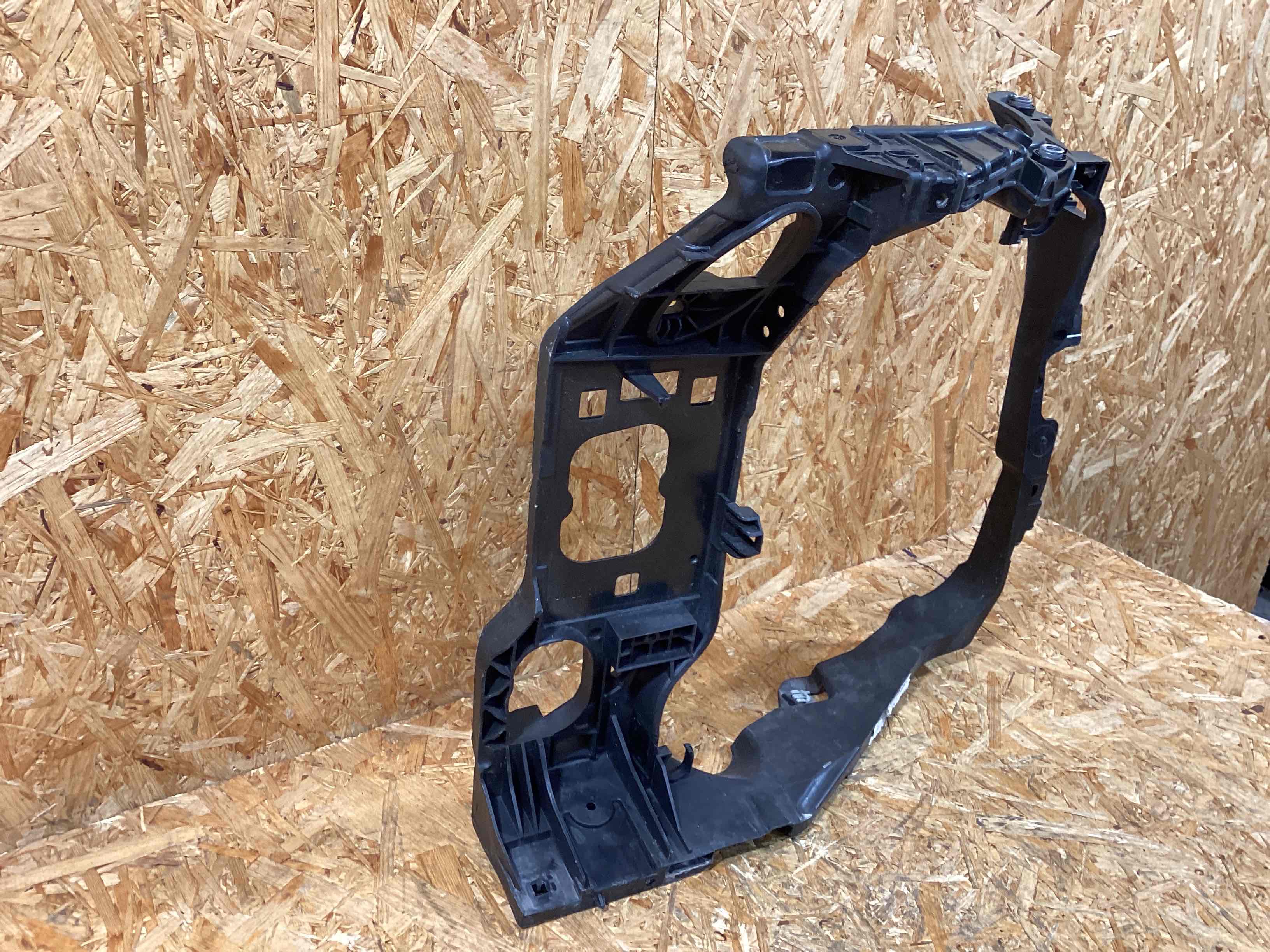 Передняя панель крепления облицовки (телевизор) Porsche Macan 011225-114