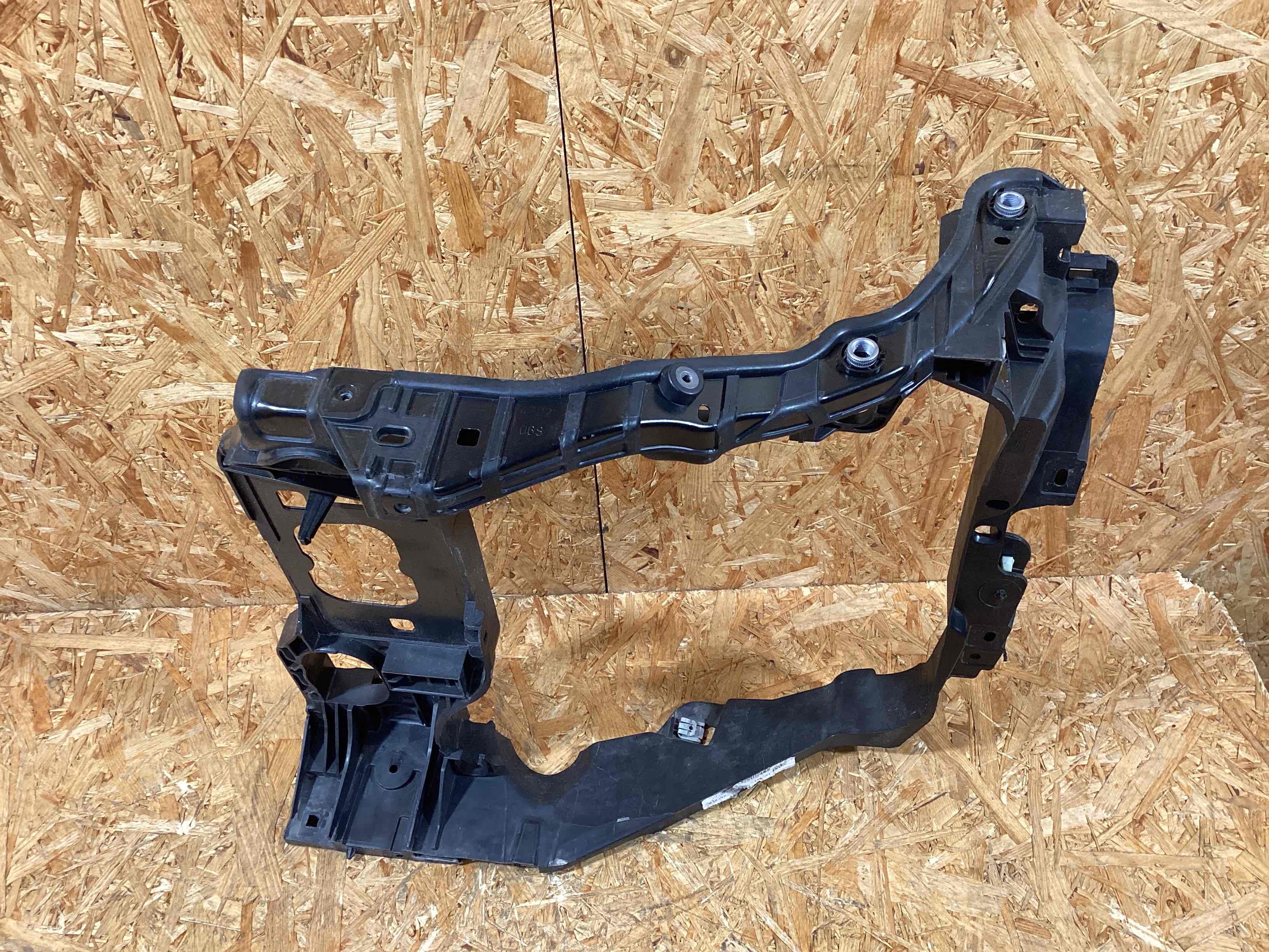 Передняя панель крепления облицовки (телевизор) Porsche Macan 011225-114