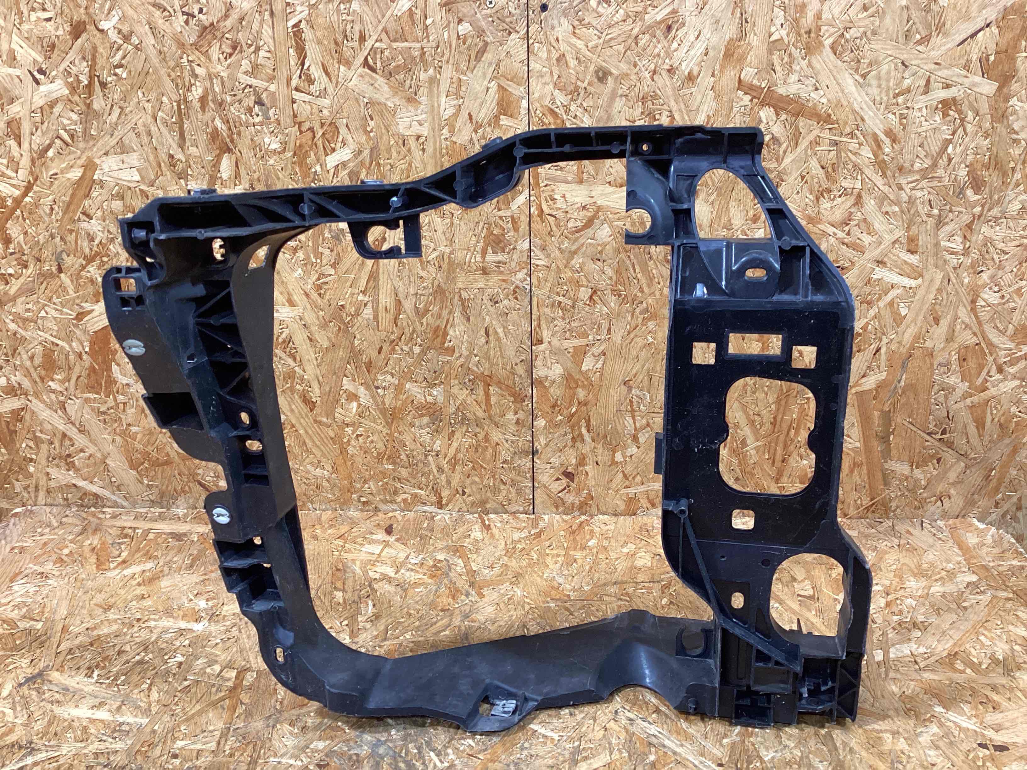 Передняя панель крепления облицовки (телевизор) Porsche Macan 011225-114