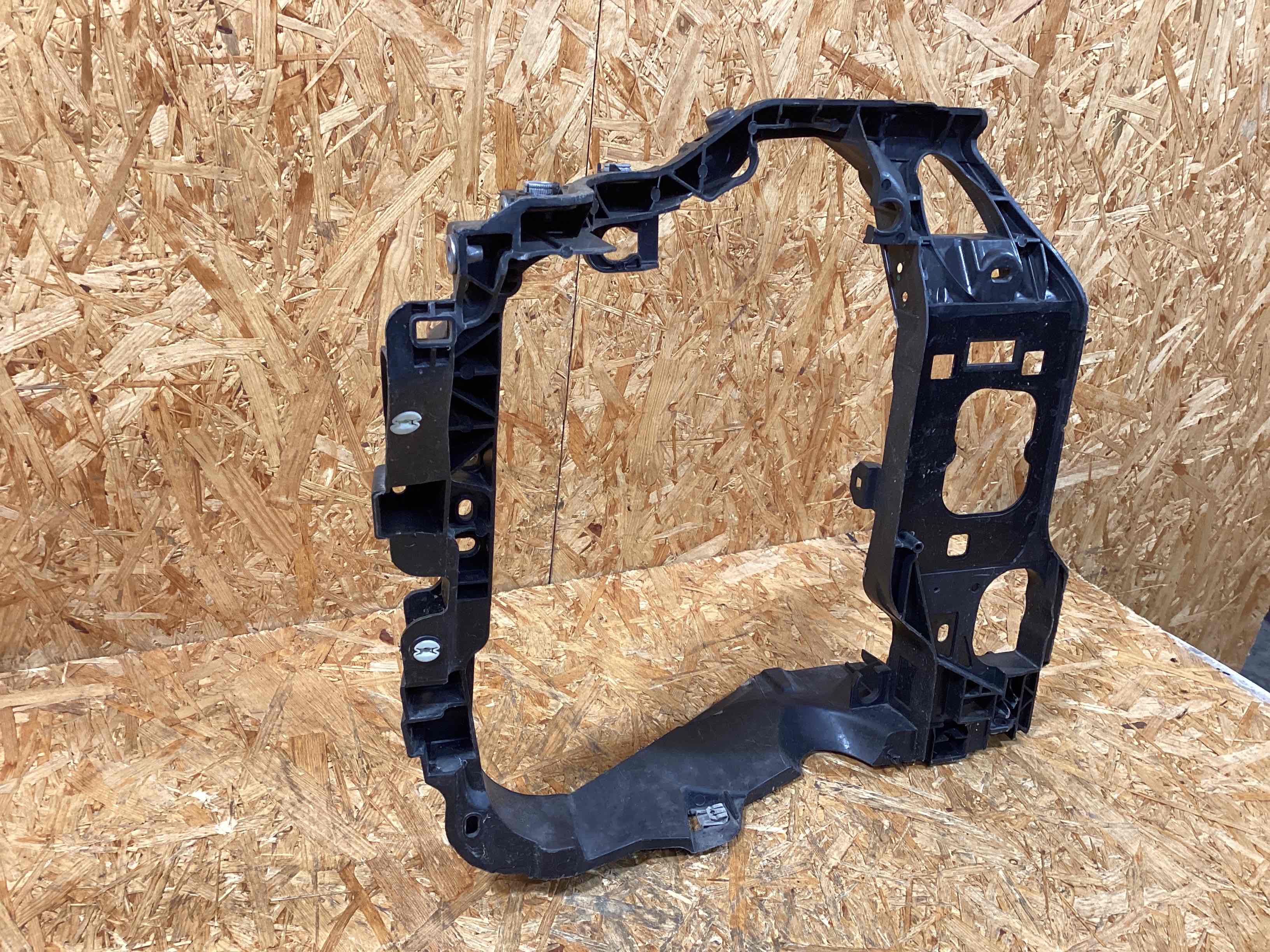 Передняя панель крепления облицовки (телевизор) Porsche Macan 011225-114