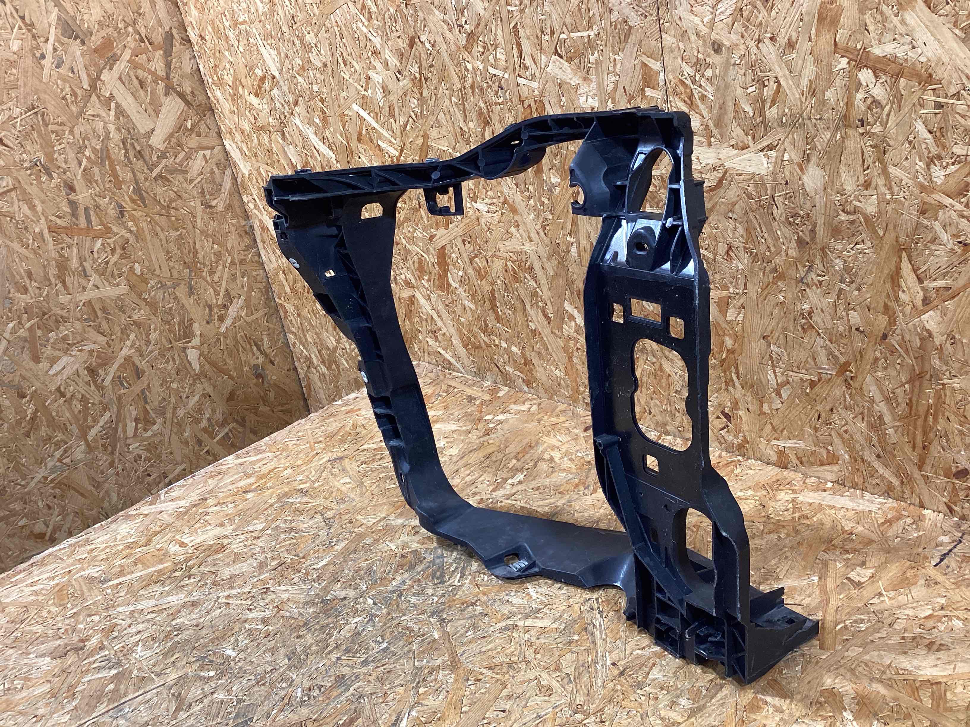 Передняя панель крепления облицовки (телевизор) Porsche Macan 011225-114