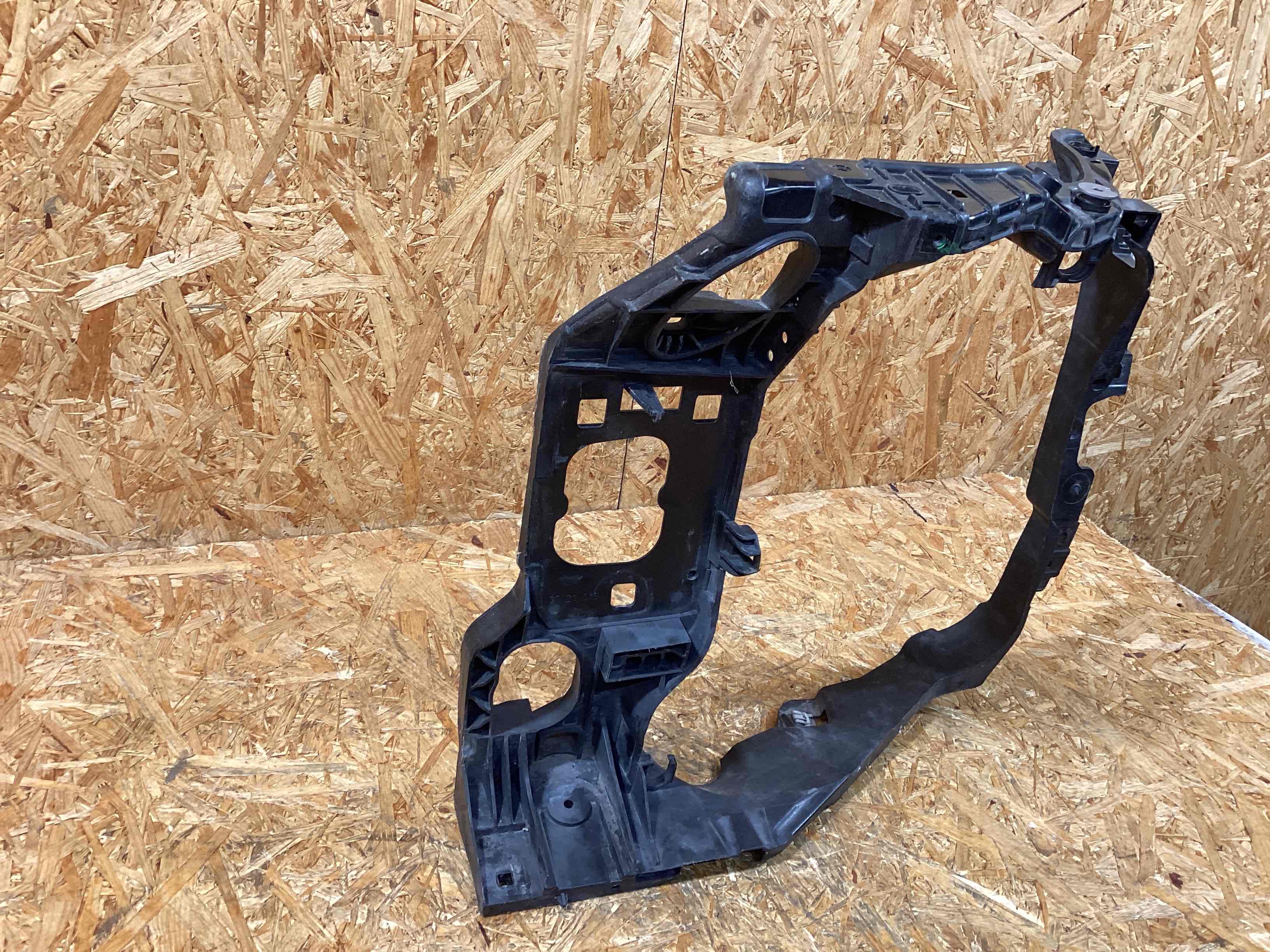 Передняя панель крепления облицовки (телевизор) Porsche Macan 011225-115