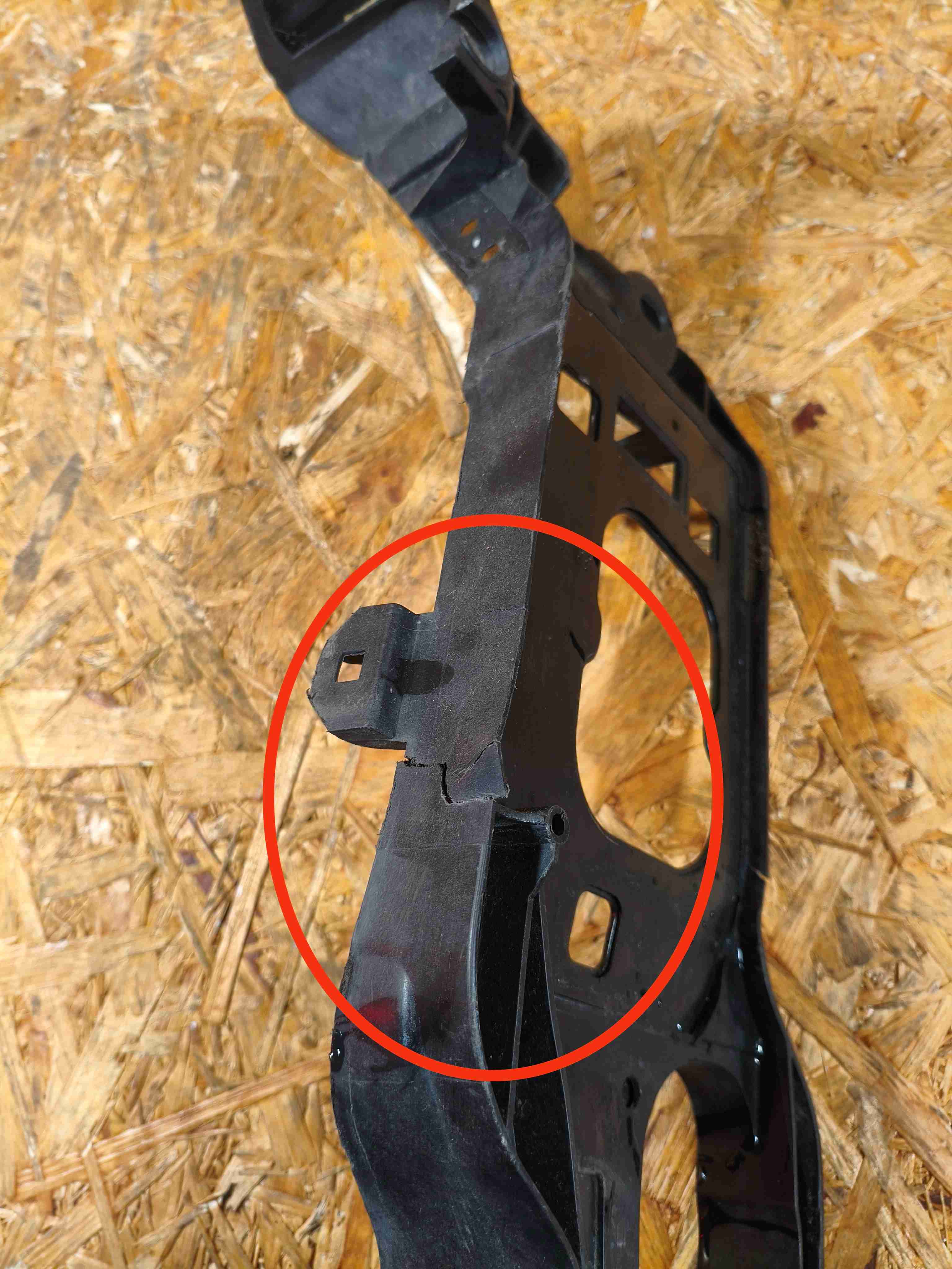 Передняя панель крепления облицовки (телевизор) Porsche Macan 011225-115