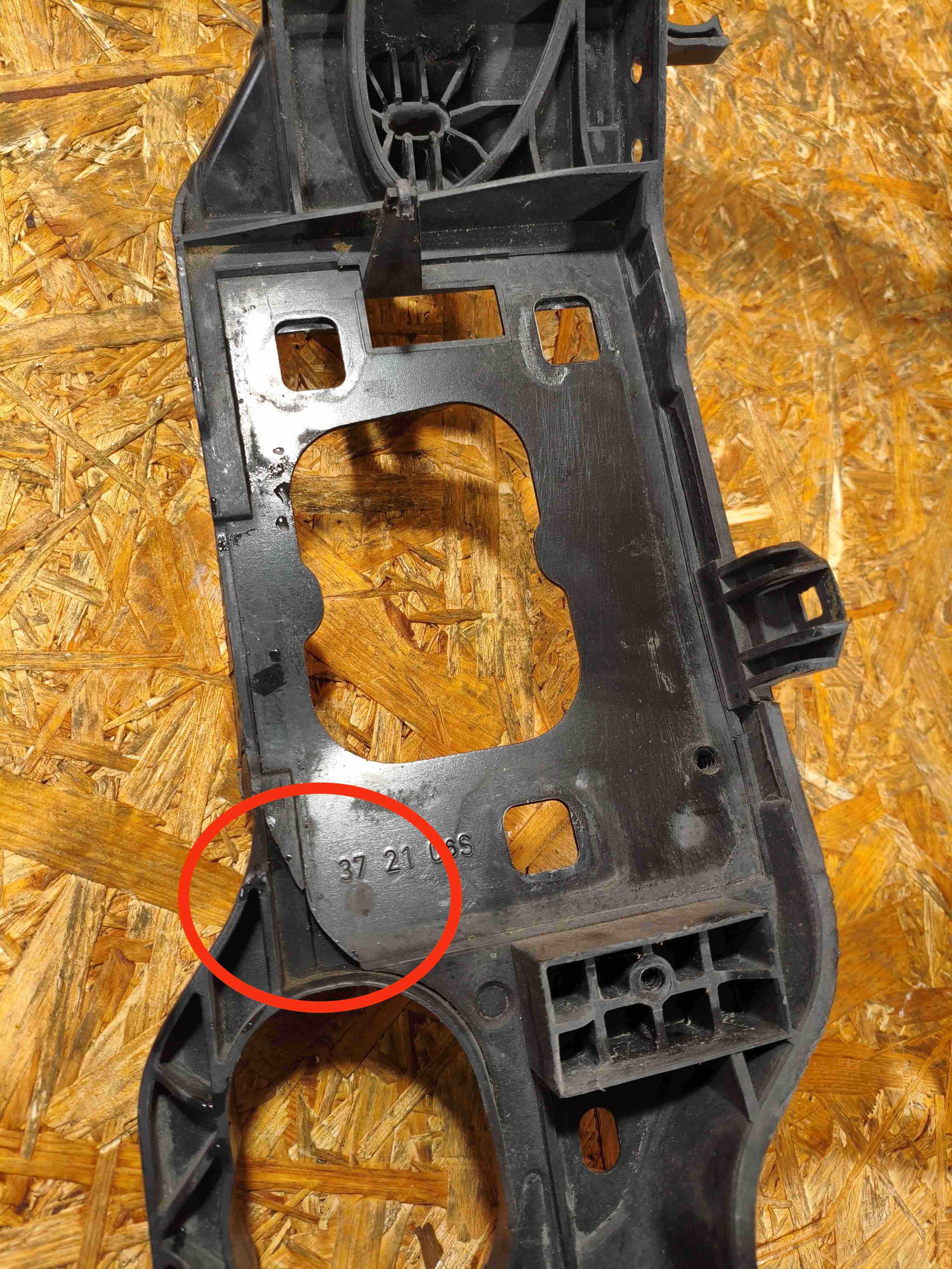 Передняя панель крепления облицовки (телевизор) Porsche Macan 011225-115