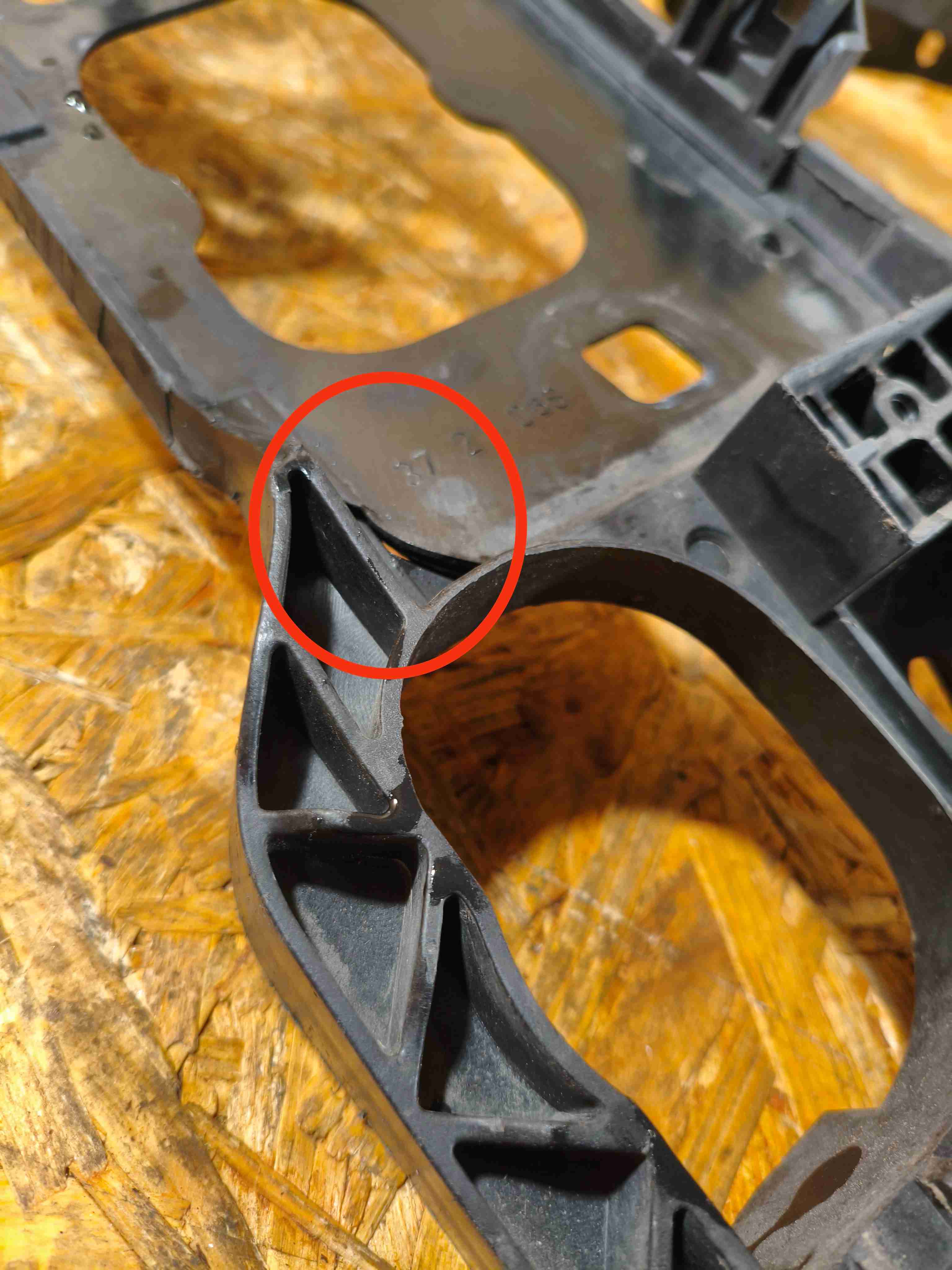 Передняя панель крепления облицовки (телевизор) Porsche Macan 011225-115