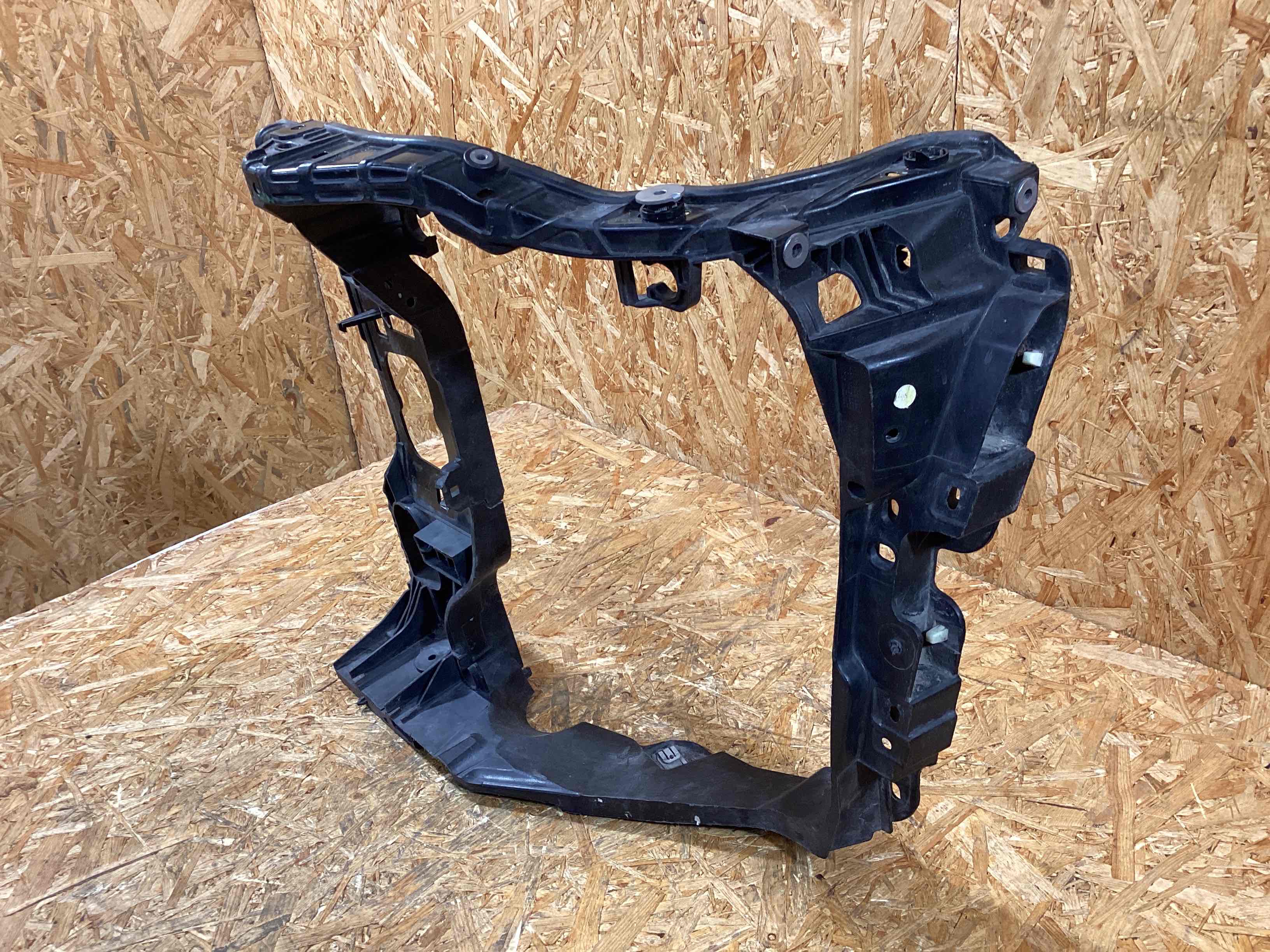 Передняя панель крепления облицовки (телевизор) Porsche Macan 011225-115