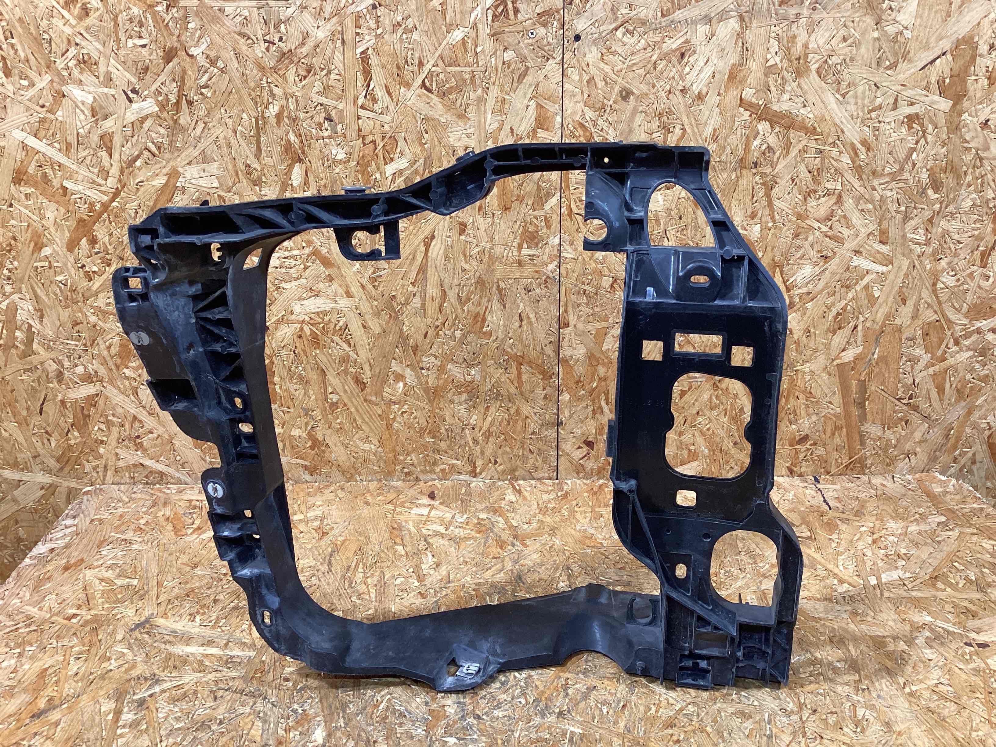 Передняя панель крепления облицовки (телевизор) Porsche Macan 011225-115