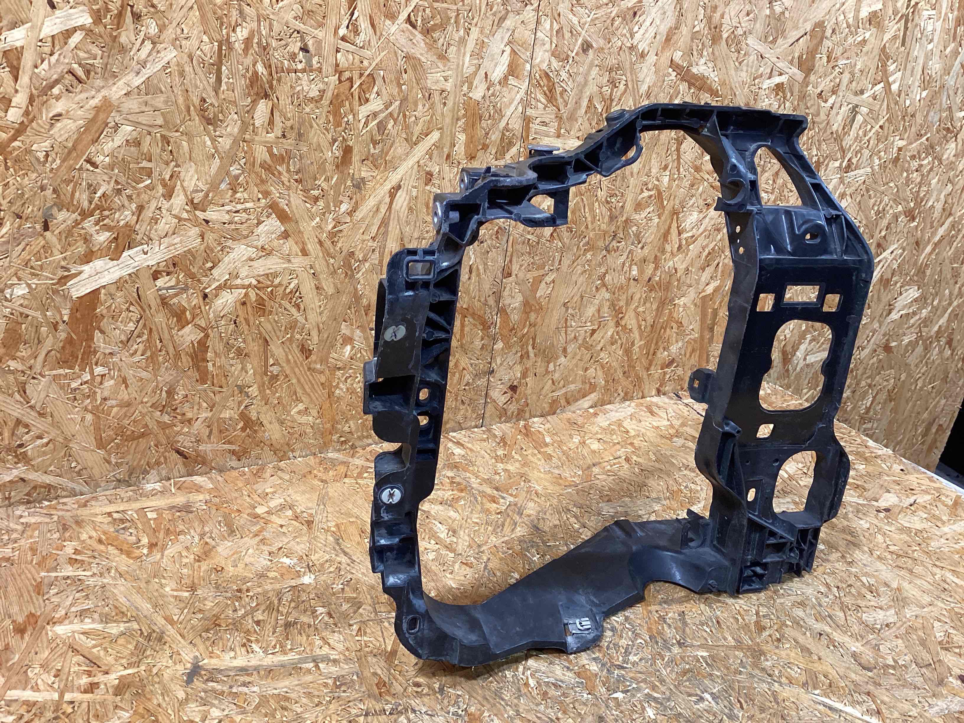 Передняя панель крепления облицовки (телевизор) Porsche Macan 011225-115