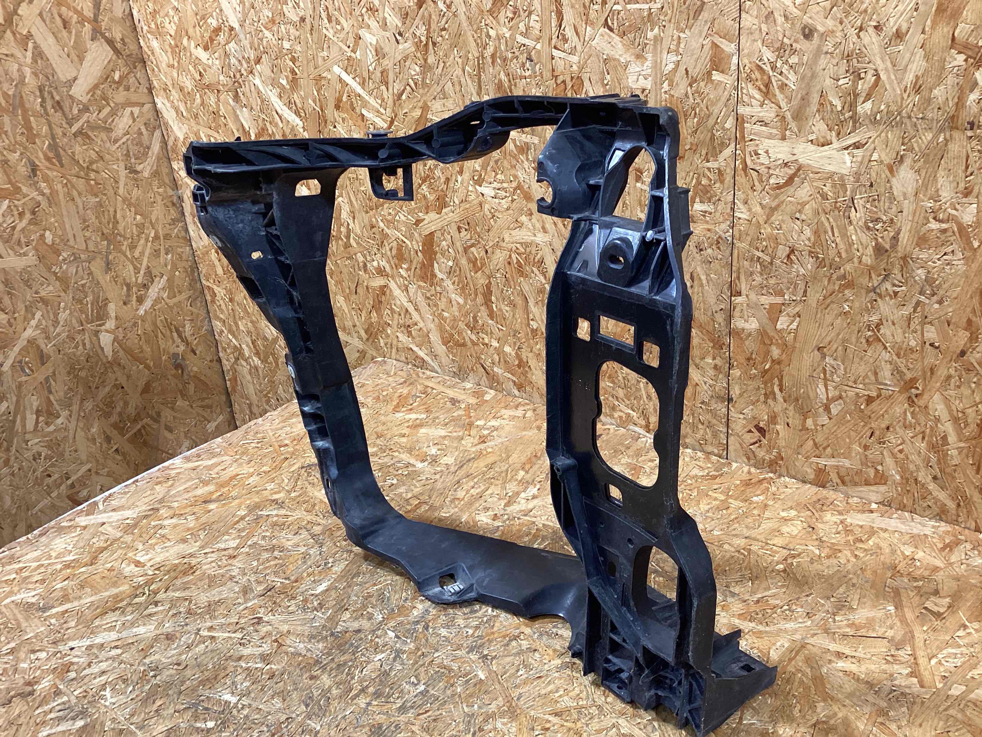 Передняя панель крепления облицовки (телевизор) Porsche Macan 011225-115