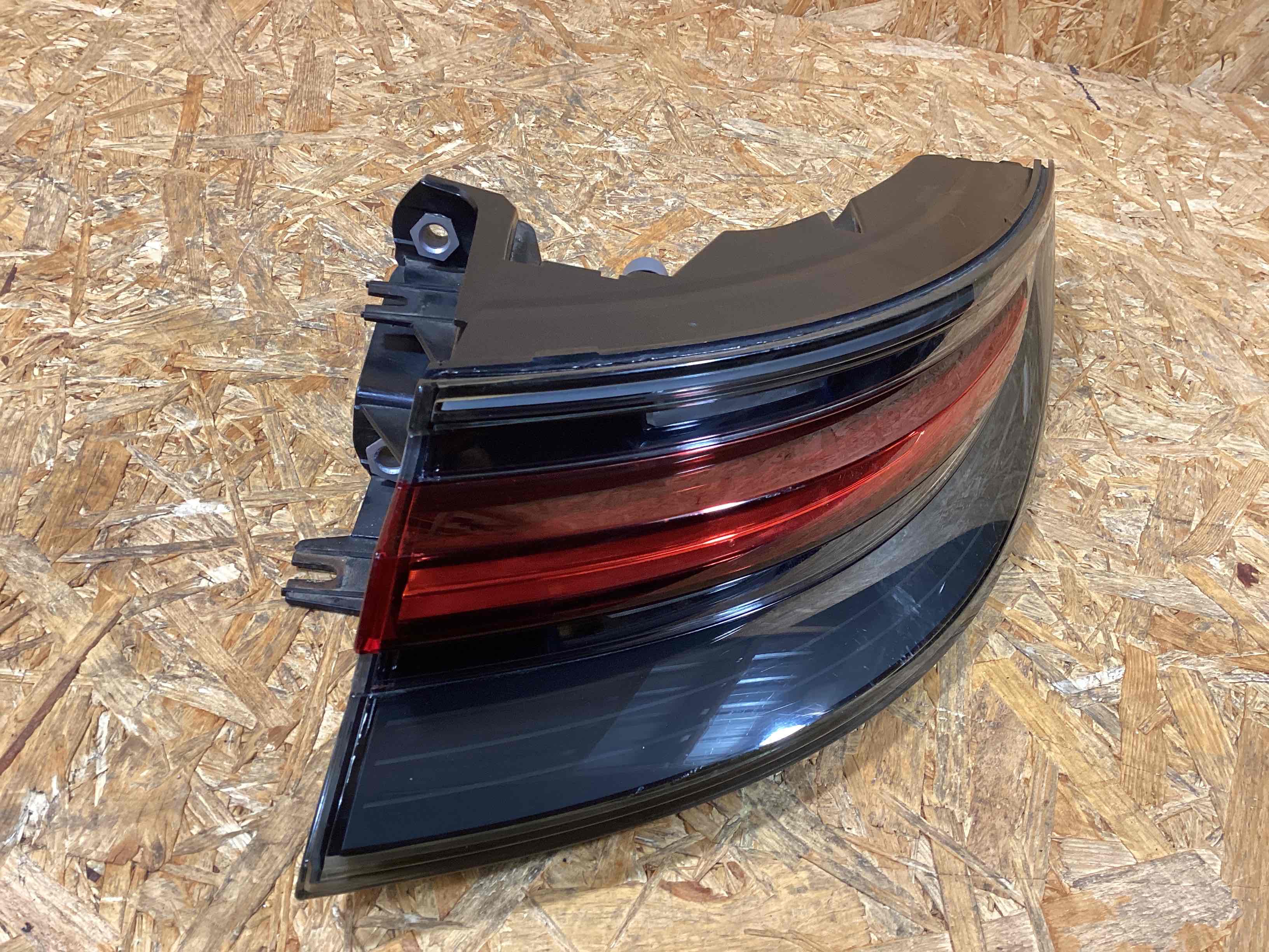 Фонарь задний правый Porsche Panamera 011225-116