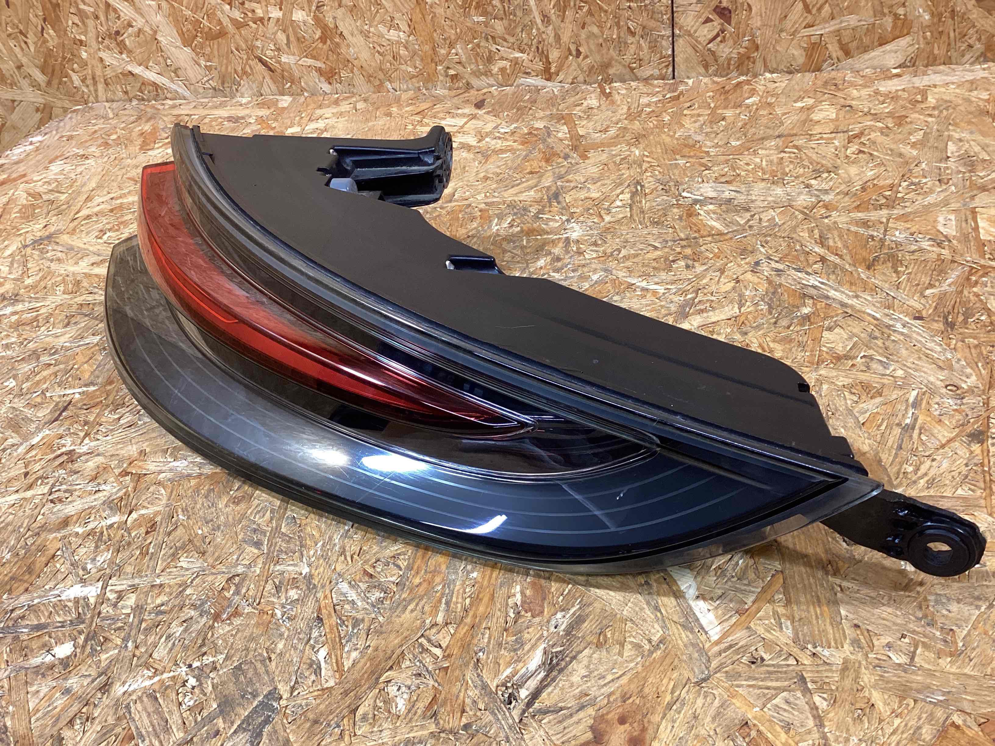 Фонарь задний правый Porsche Panamera 011225-116