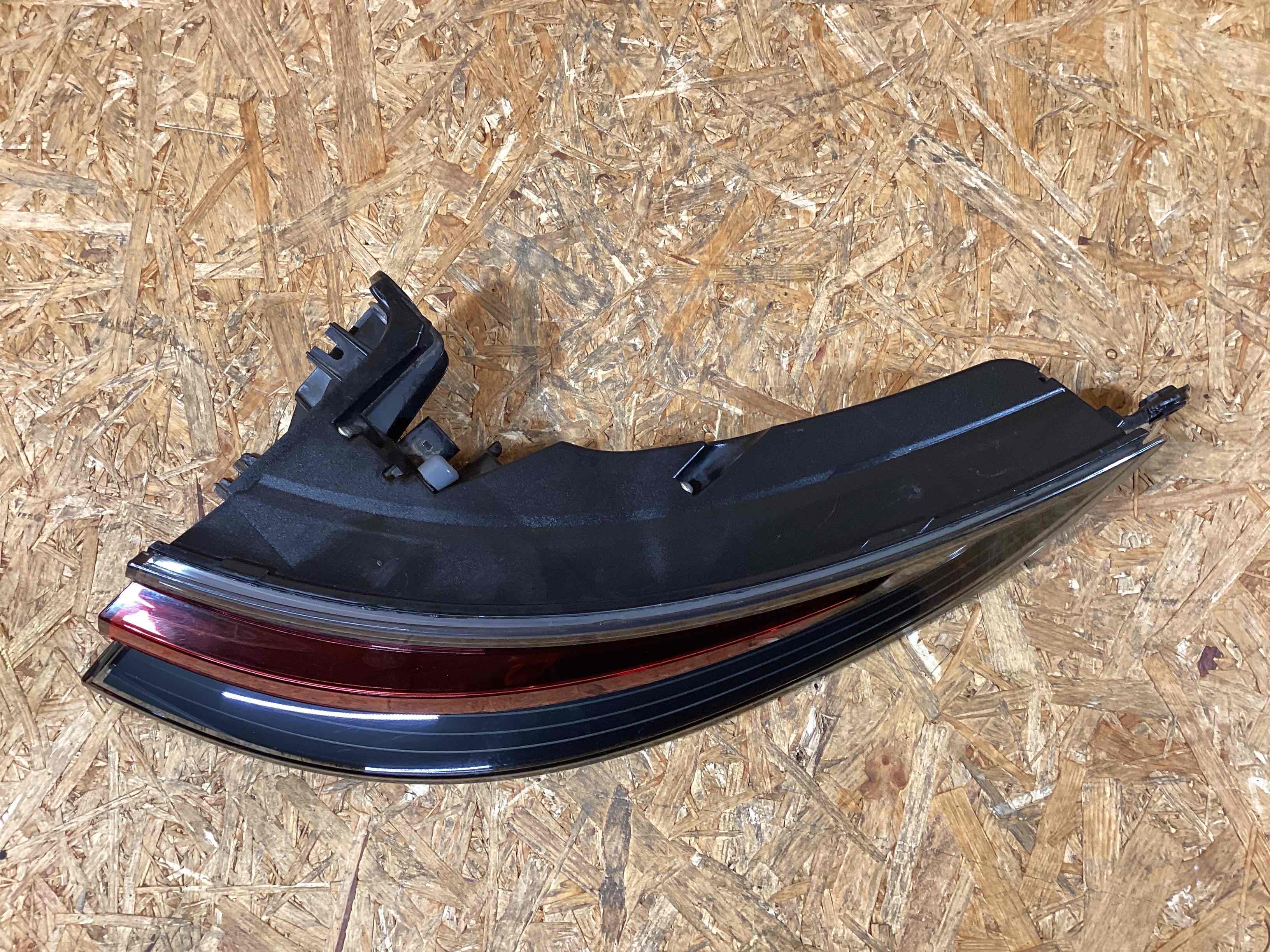 Фонарь задний правый Porsche Panamera 011225-116