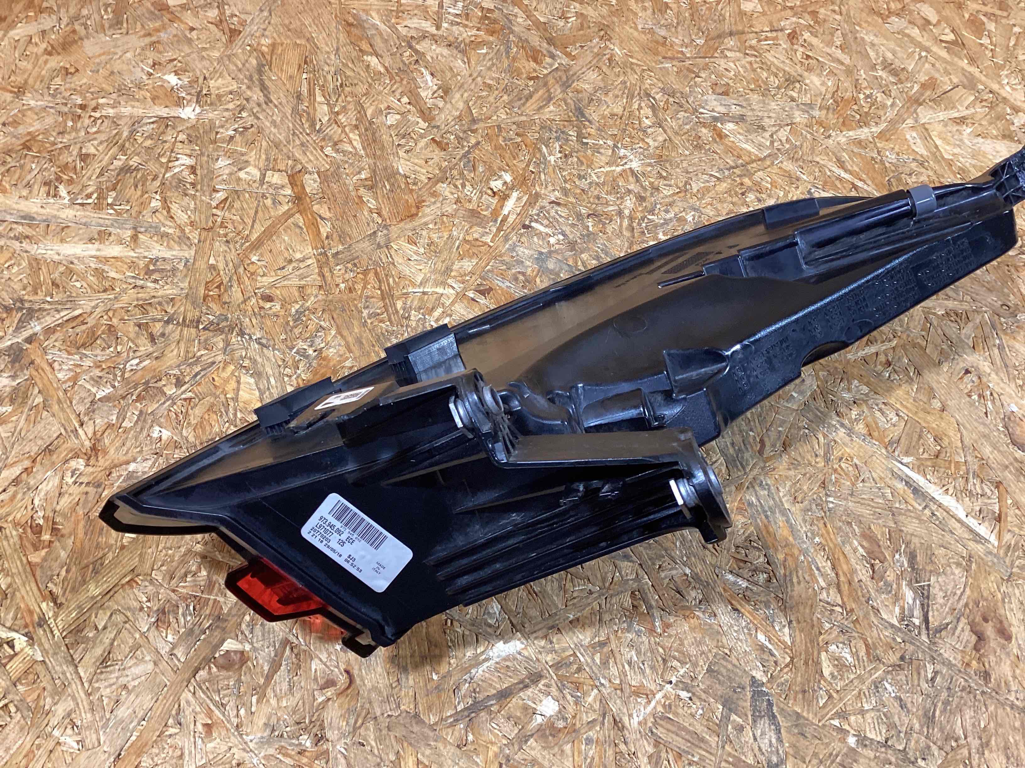 Фонарь задний правый Porsche Panamera 011225-116