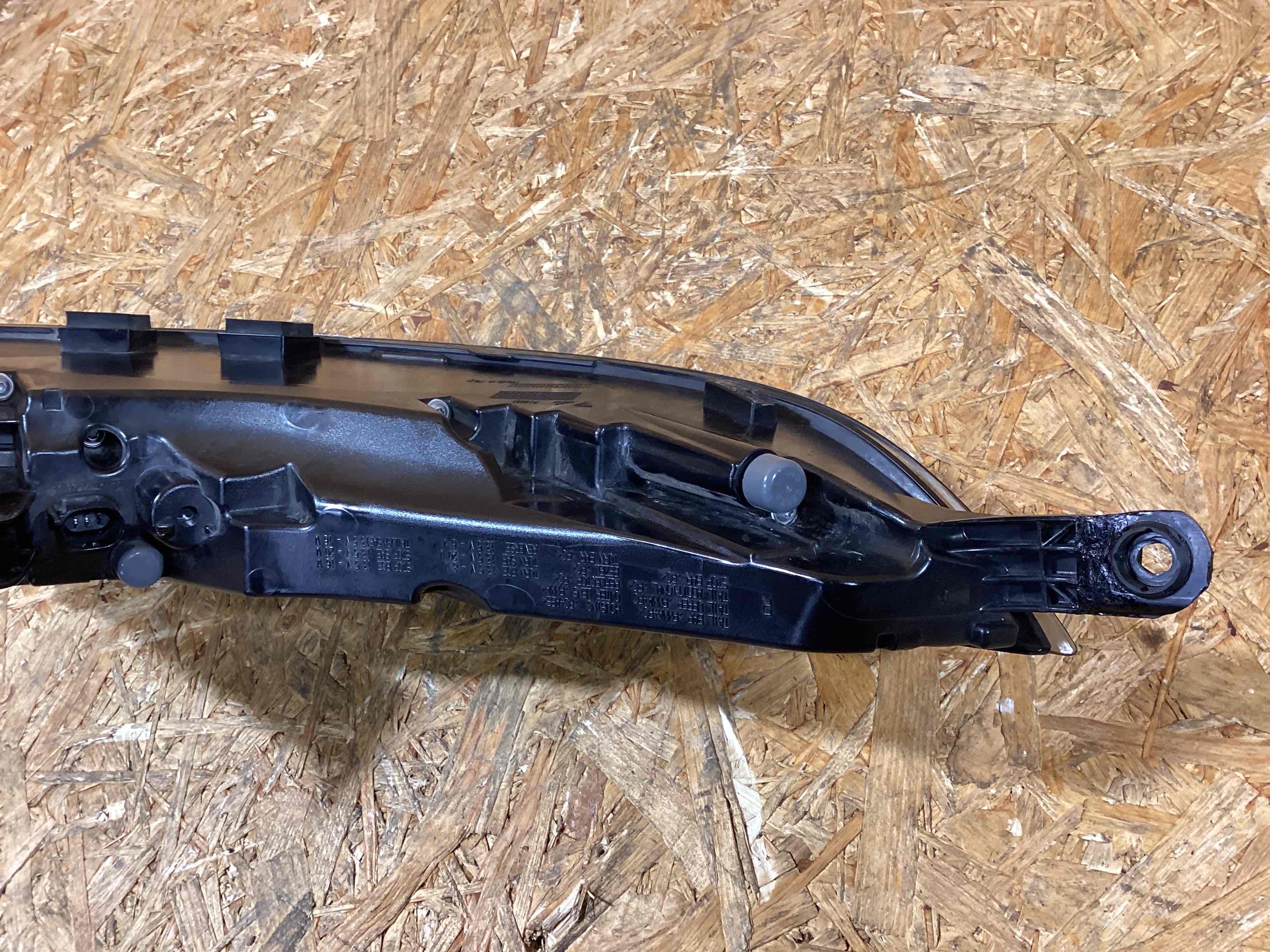 Фонарь задний правый Porsche Panamera 011225-116