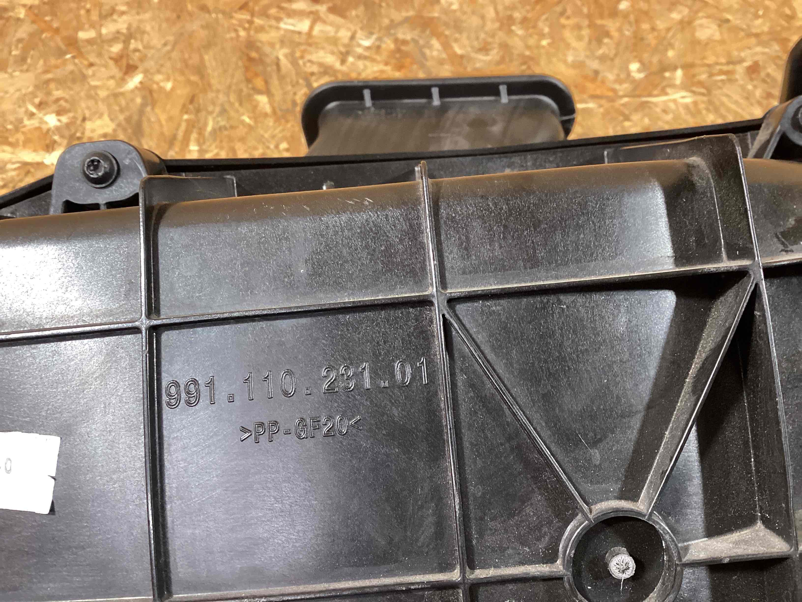 Корпус воздушного фильтра Porsche 911 020226-103