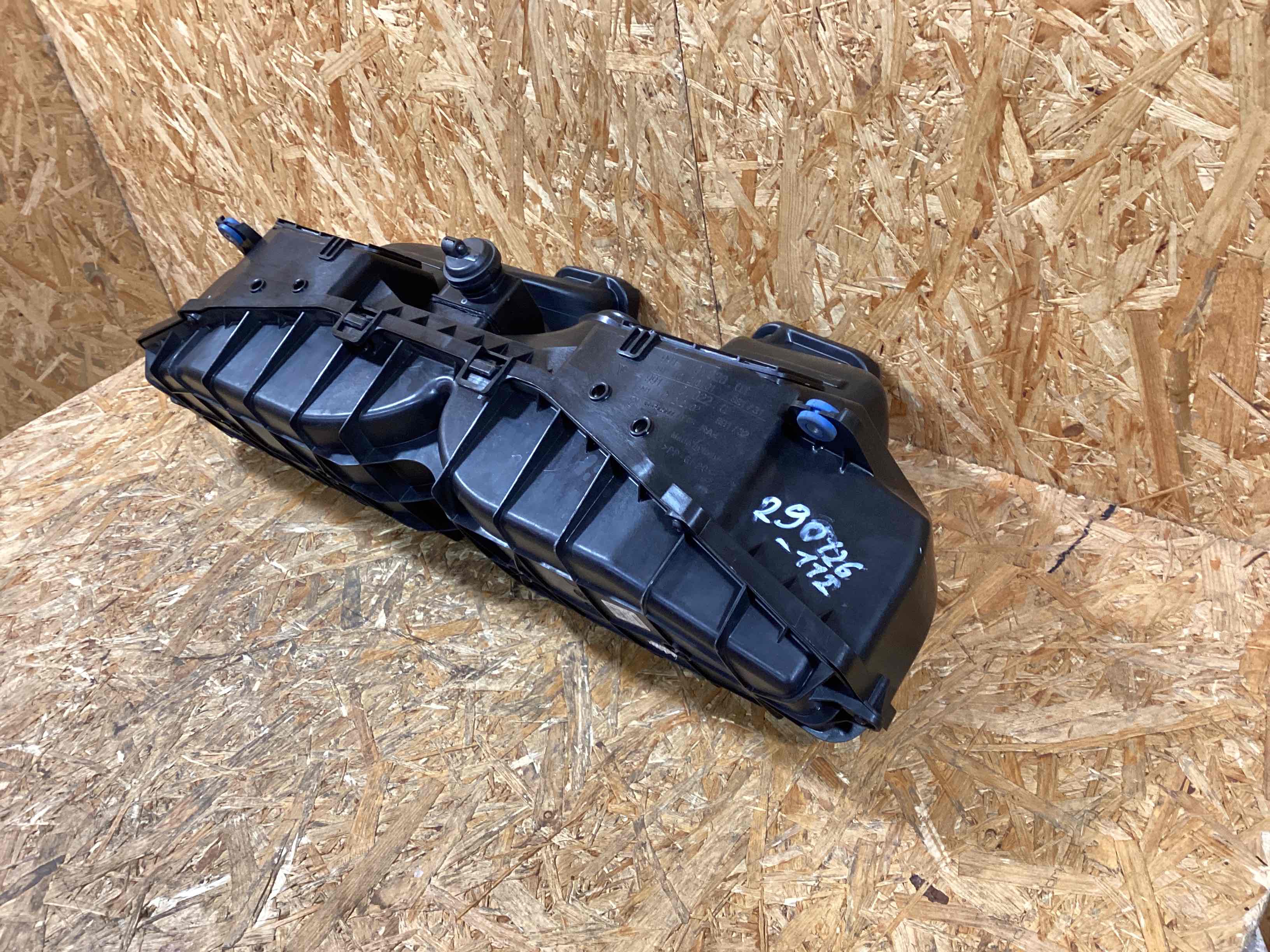 Корпус воздушного фильтра Porsche 911 020226-103