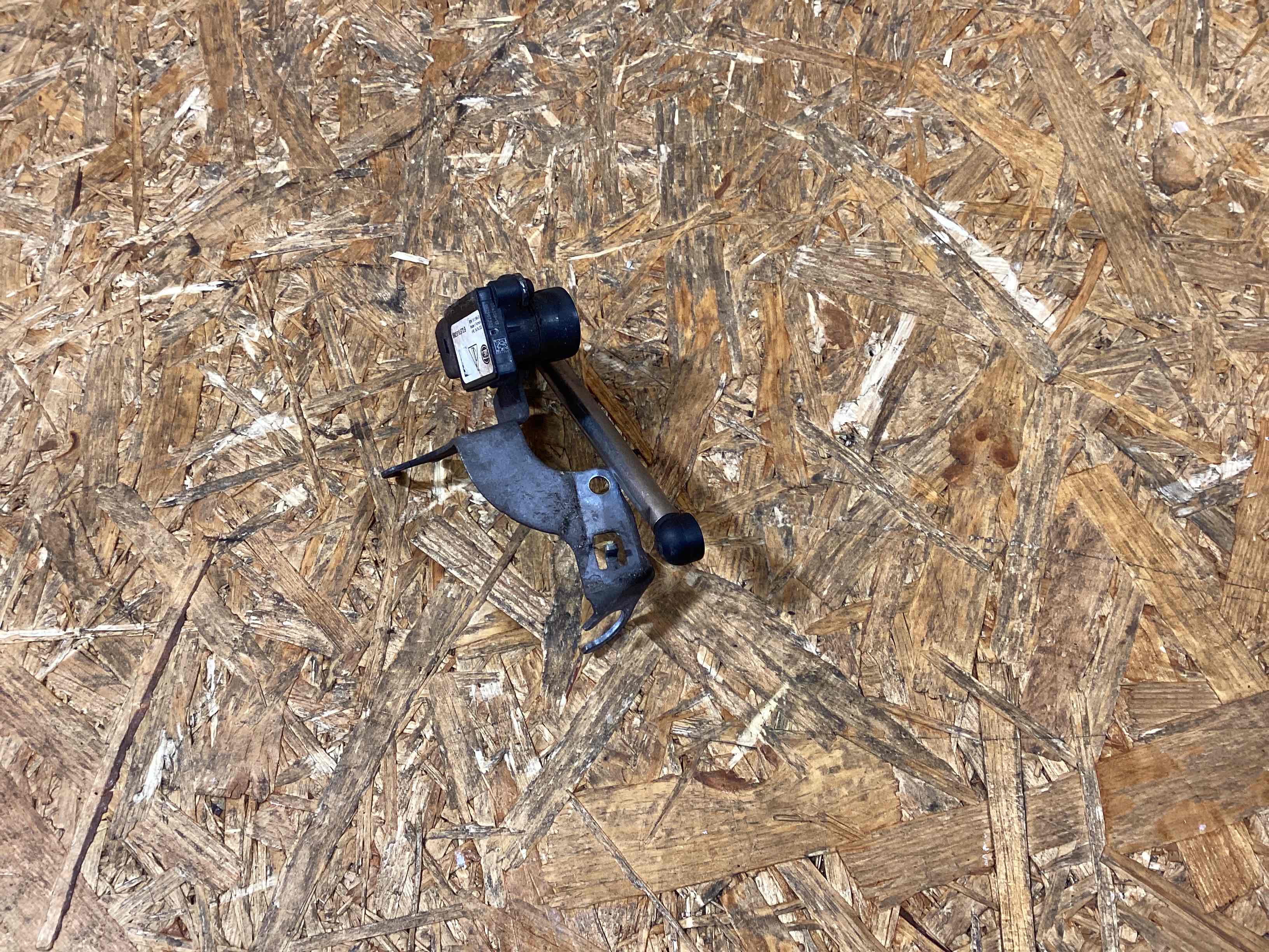 Датчик уровня подвески (клиренса) Porsche 911 020226-119