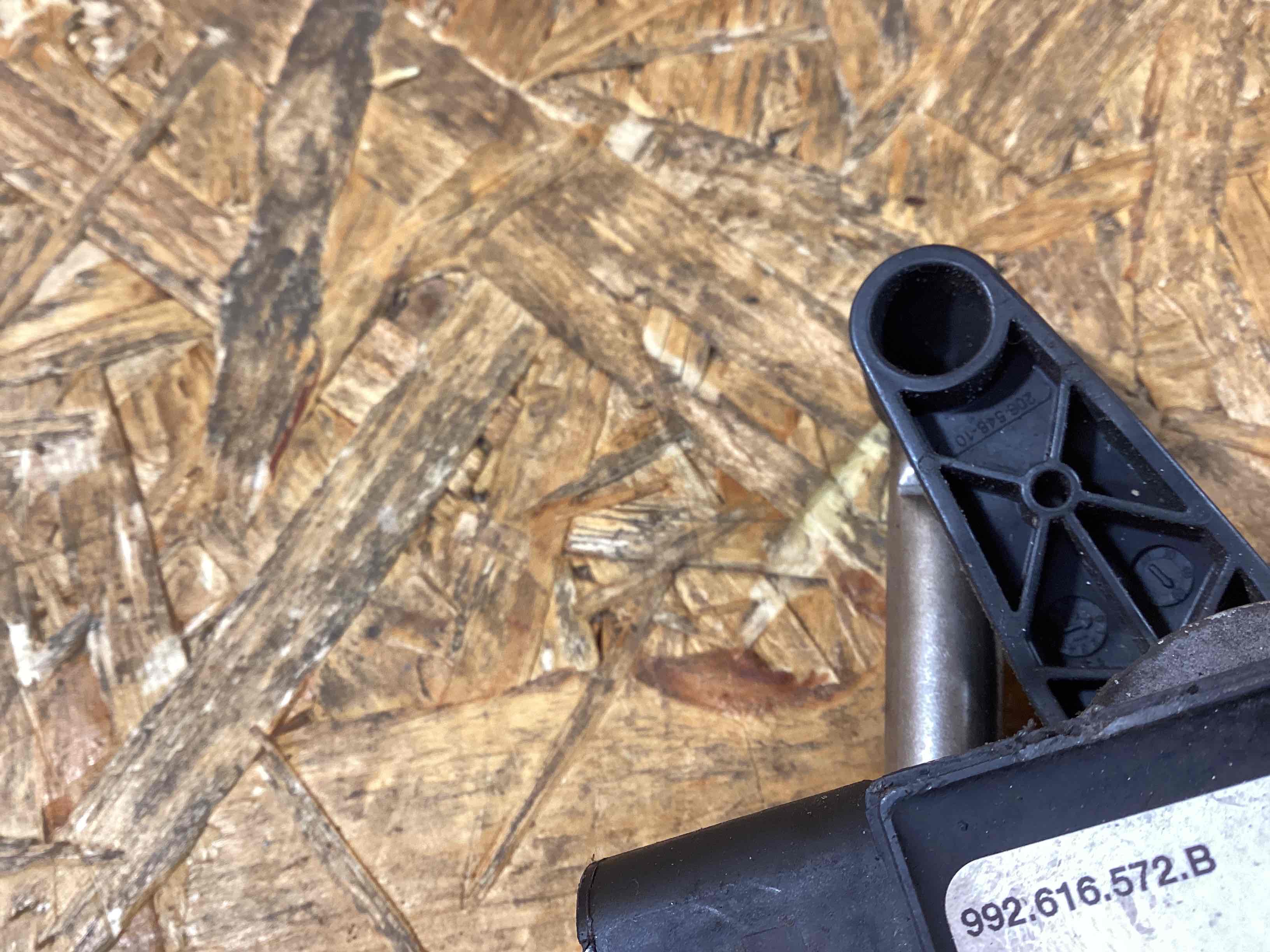 Датчик уровня подвески (клиренса) Porsche 911 020226-119