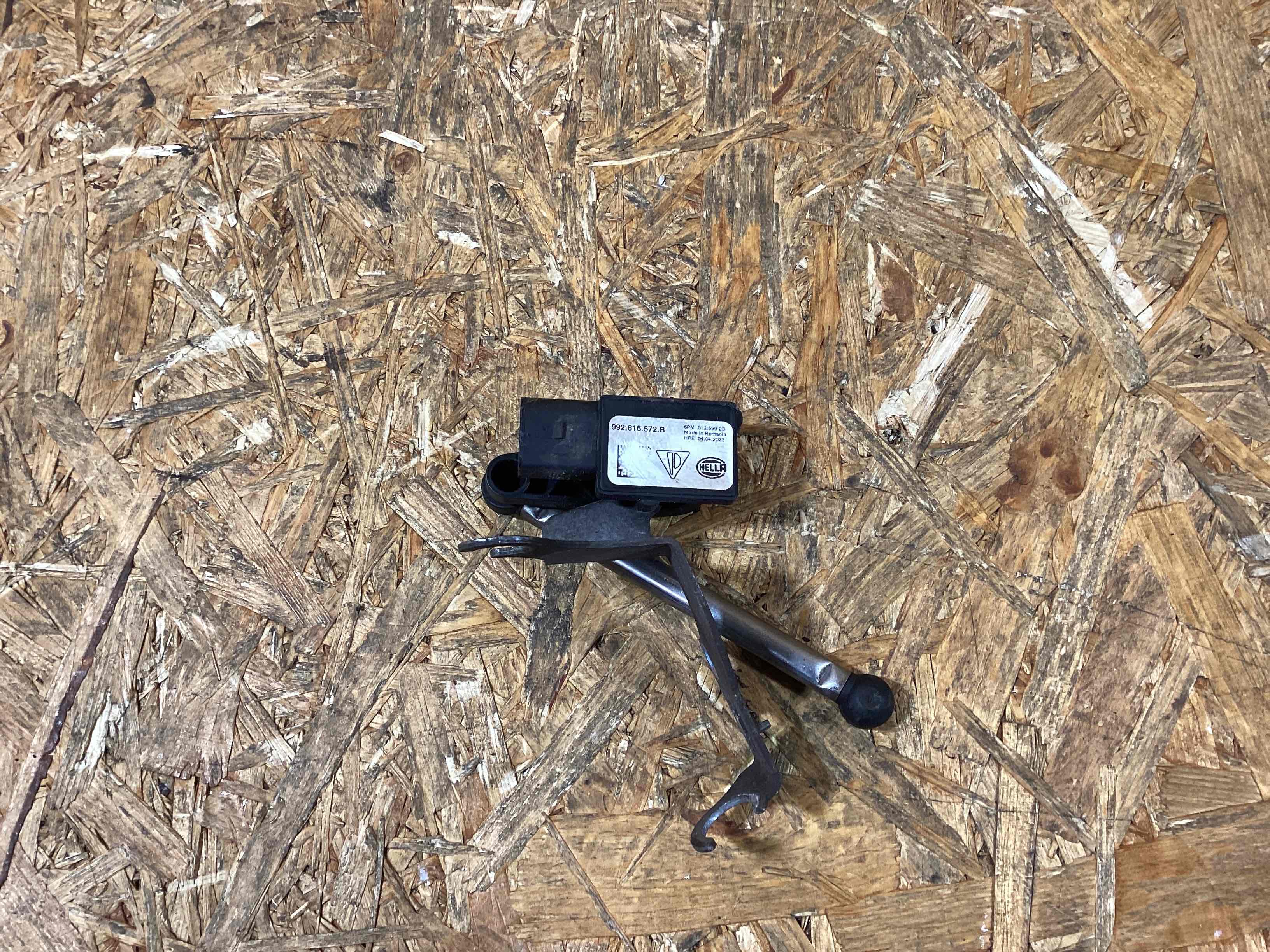 Датчик уровня подвески (клиренса) Porsche 911 020226-119