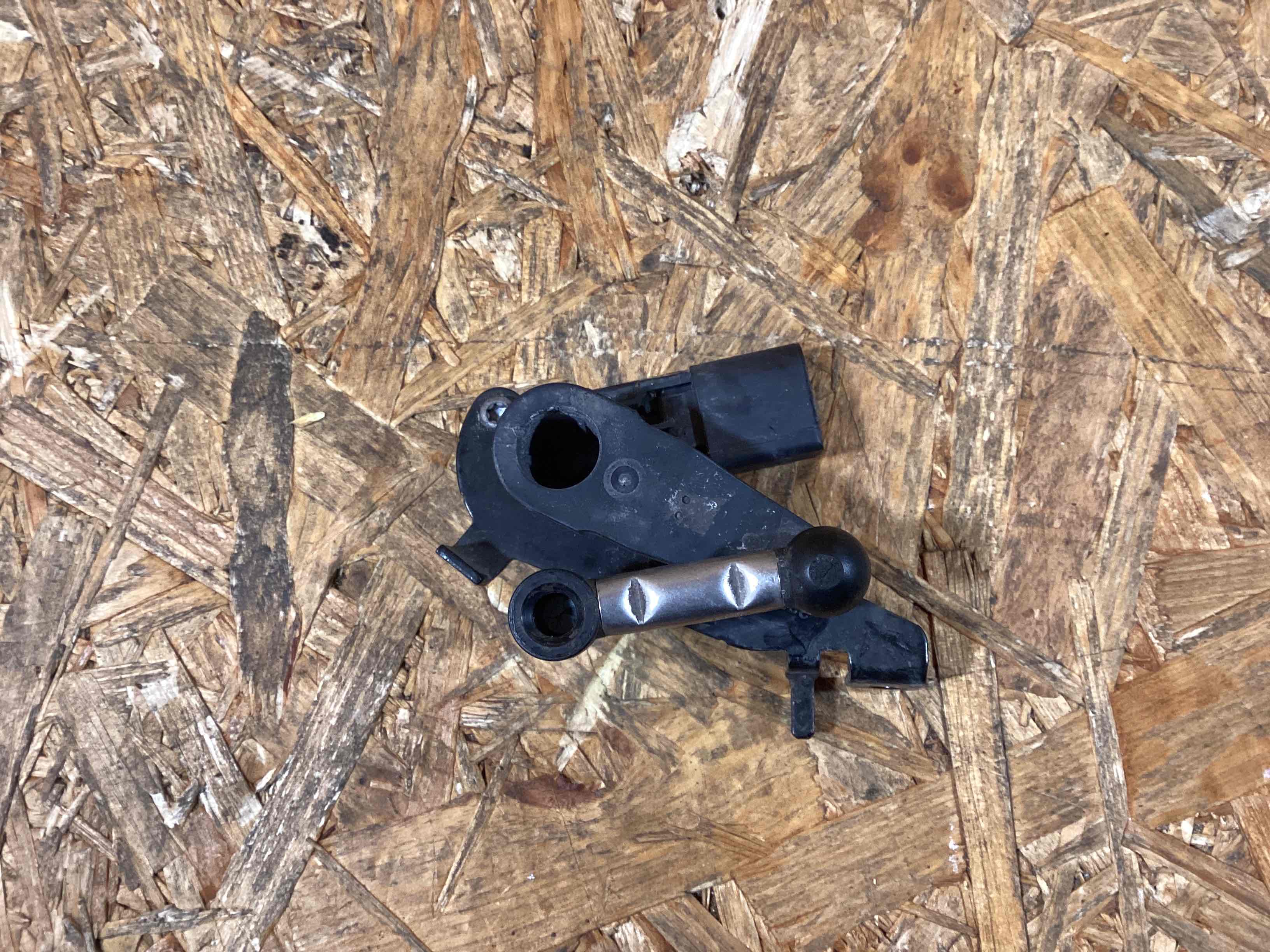 Датчик уровня подвески (клиренса) Porsche 911 020226-120