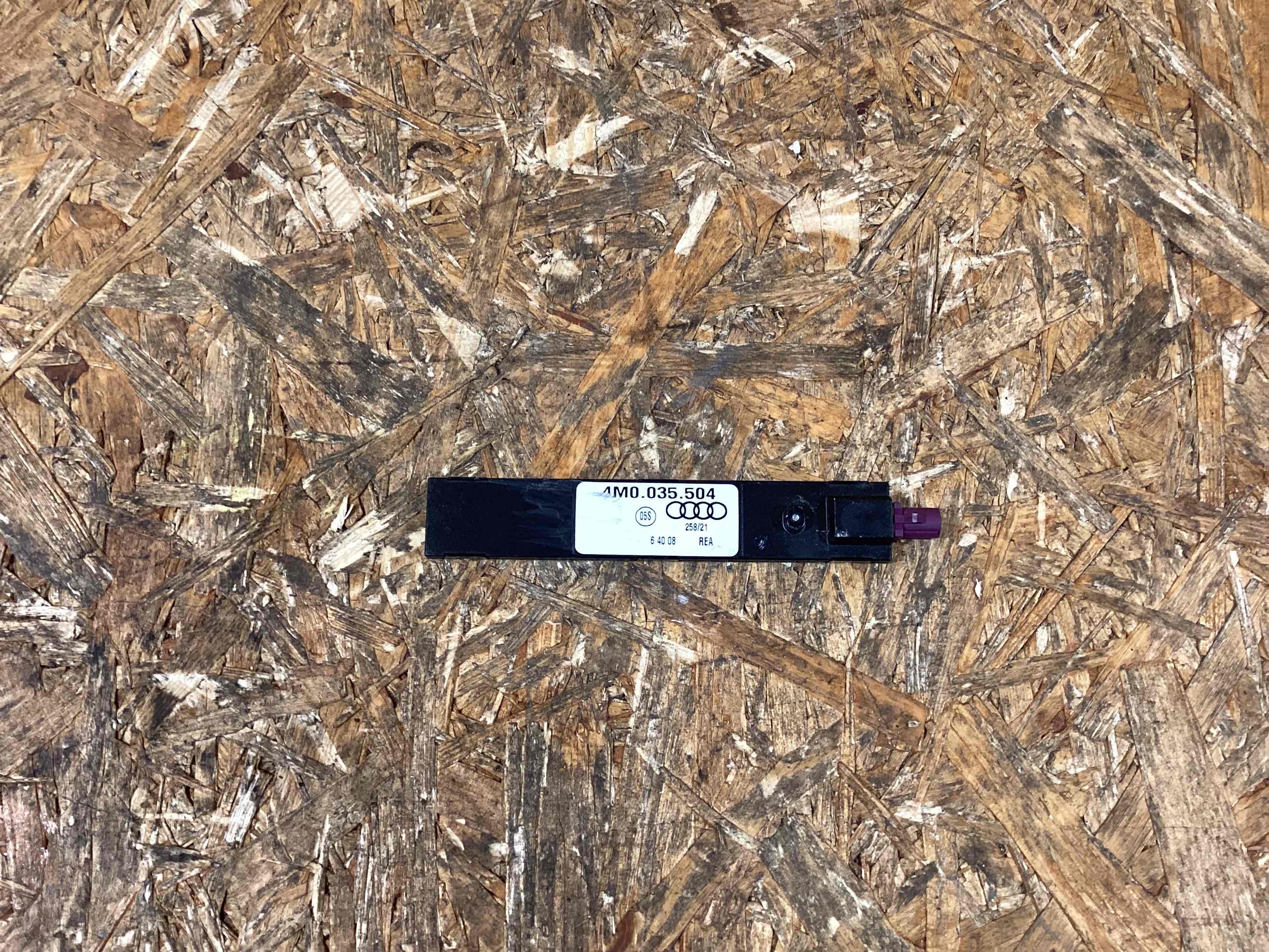 Антенна, усилитель антенны Porsche Macan 020326-107