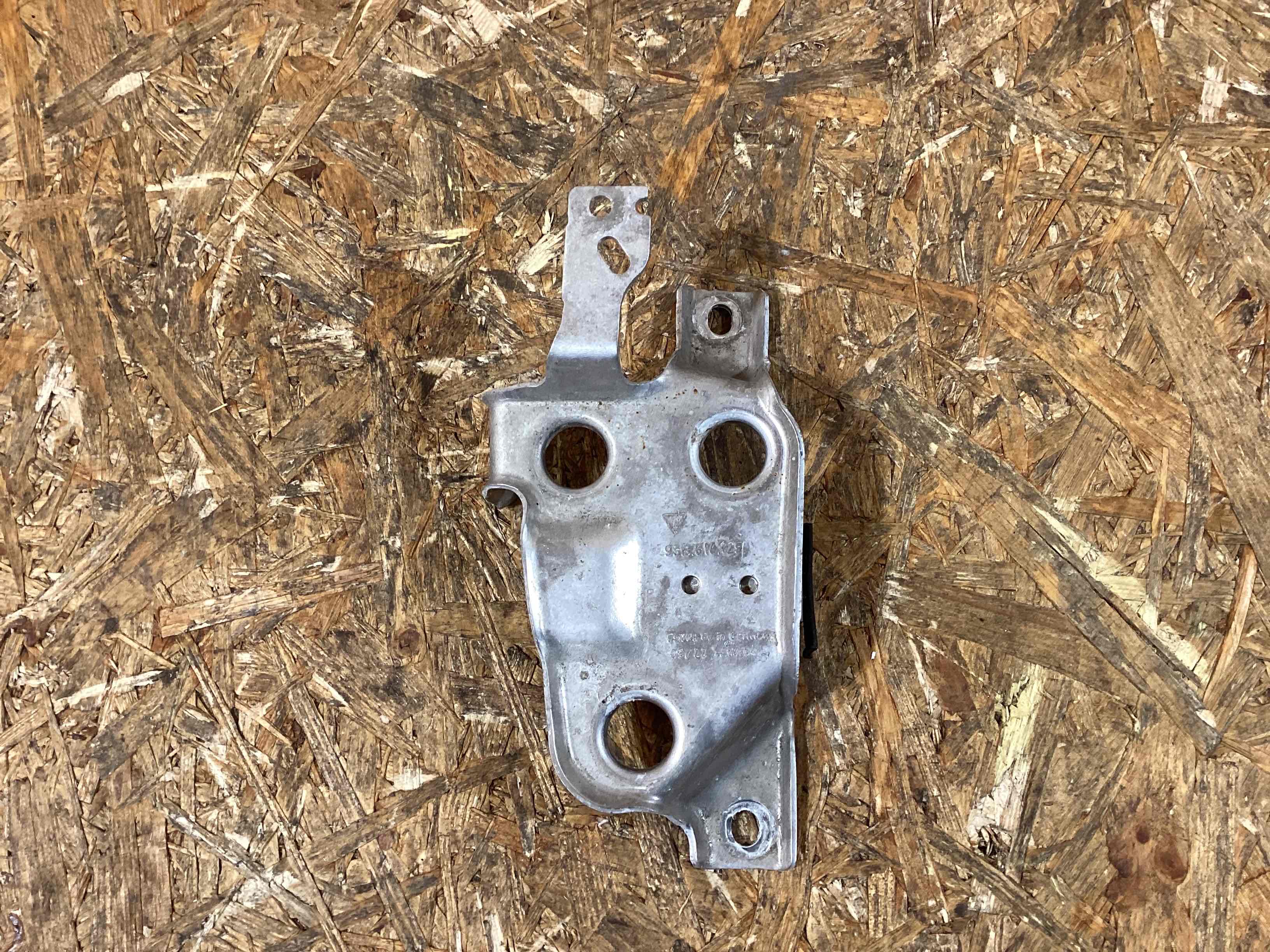 Крепление, кронштейн Porsche Macan 020326-110