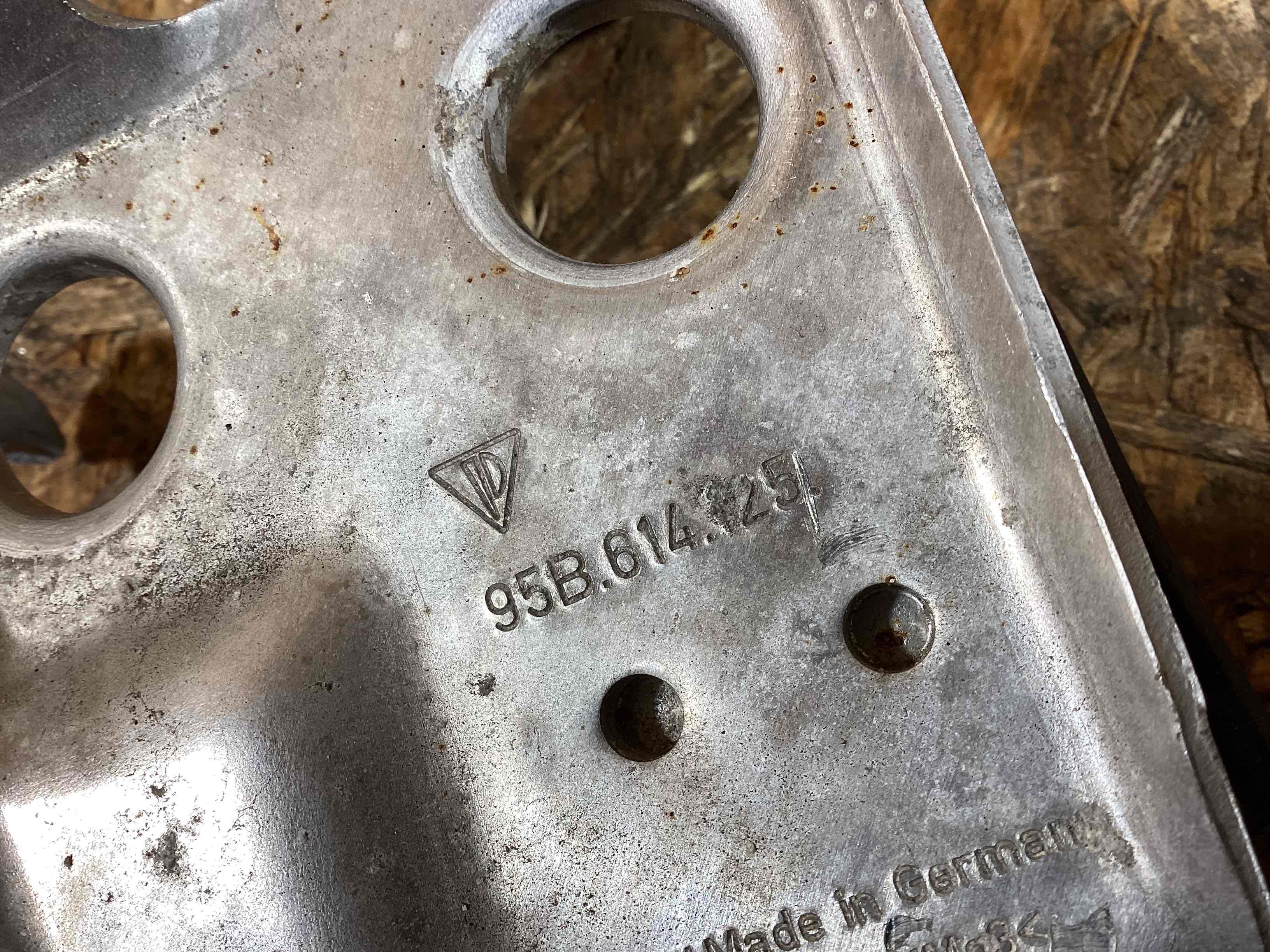 Крепление, кронштейн Porsche Macan 020326-110