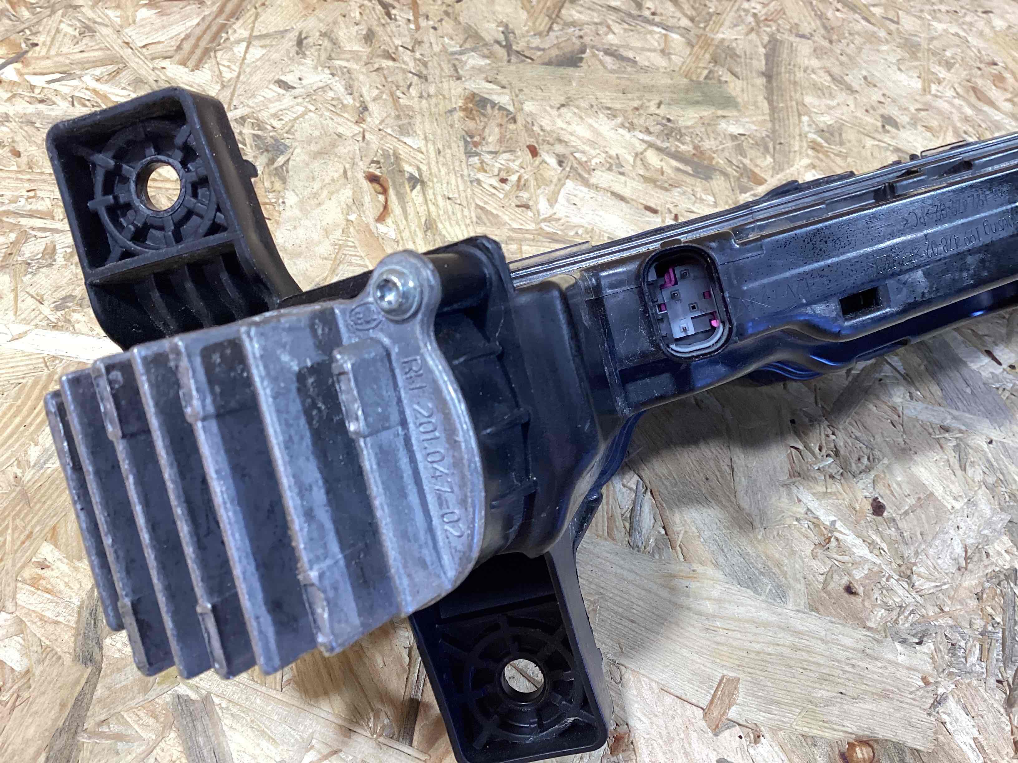 Фара противотуманная Porsche Boxster 718 020426-104