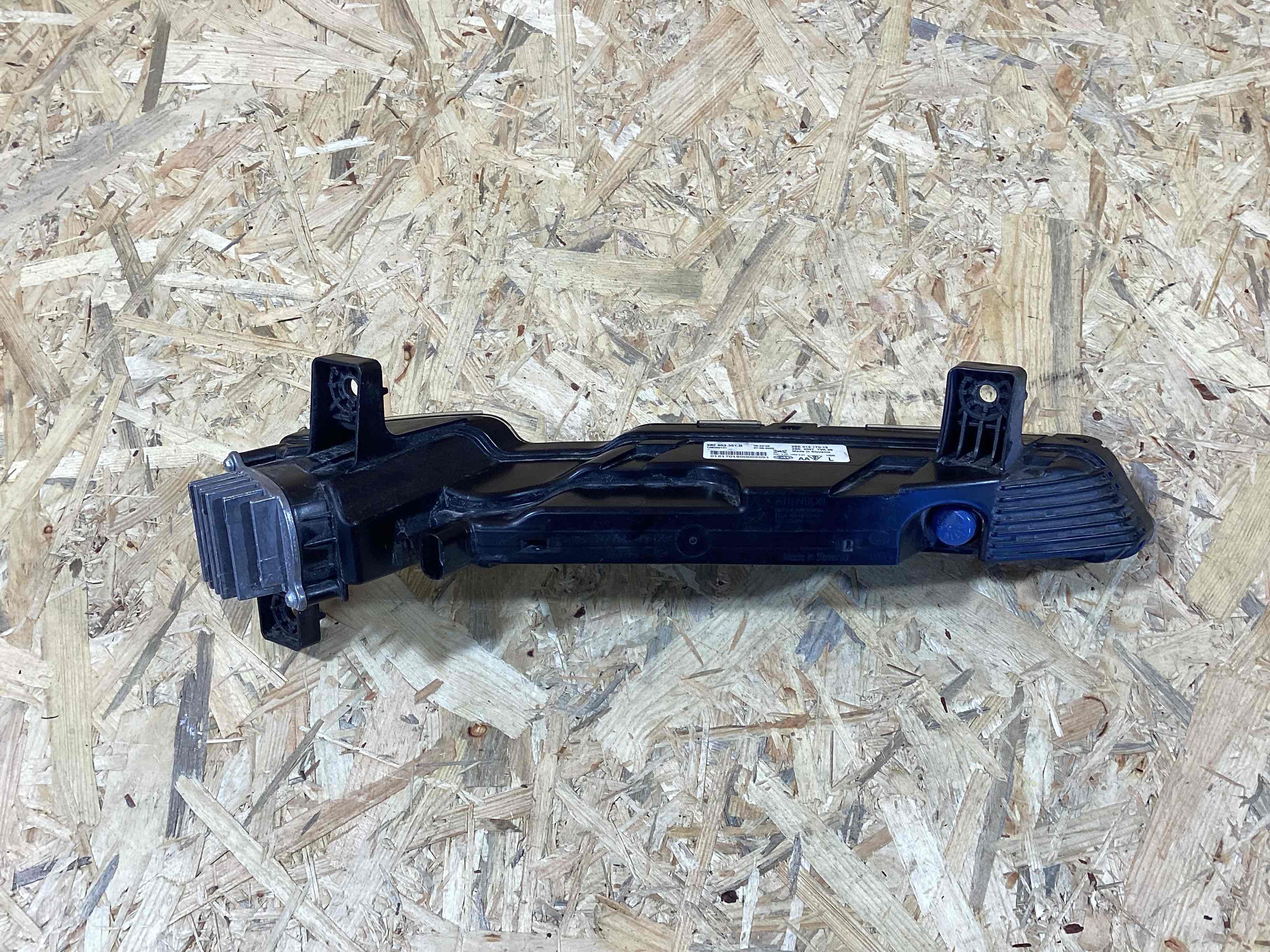 Фара противотуманная Porsche Boxster 718 020426-105