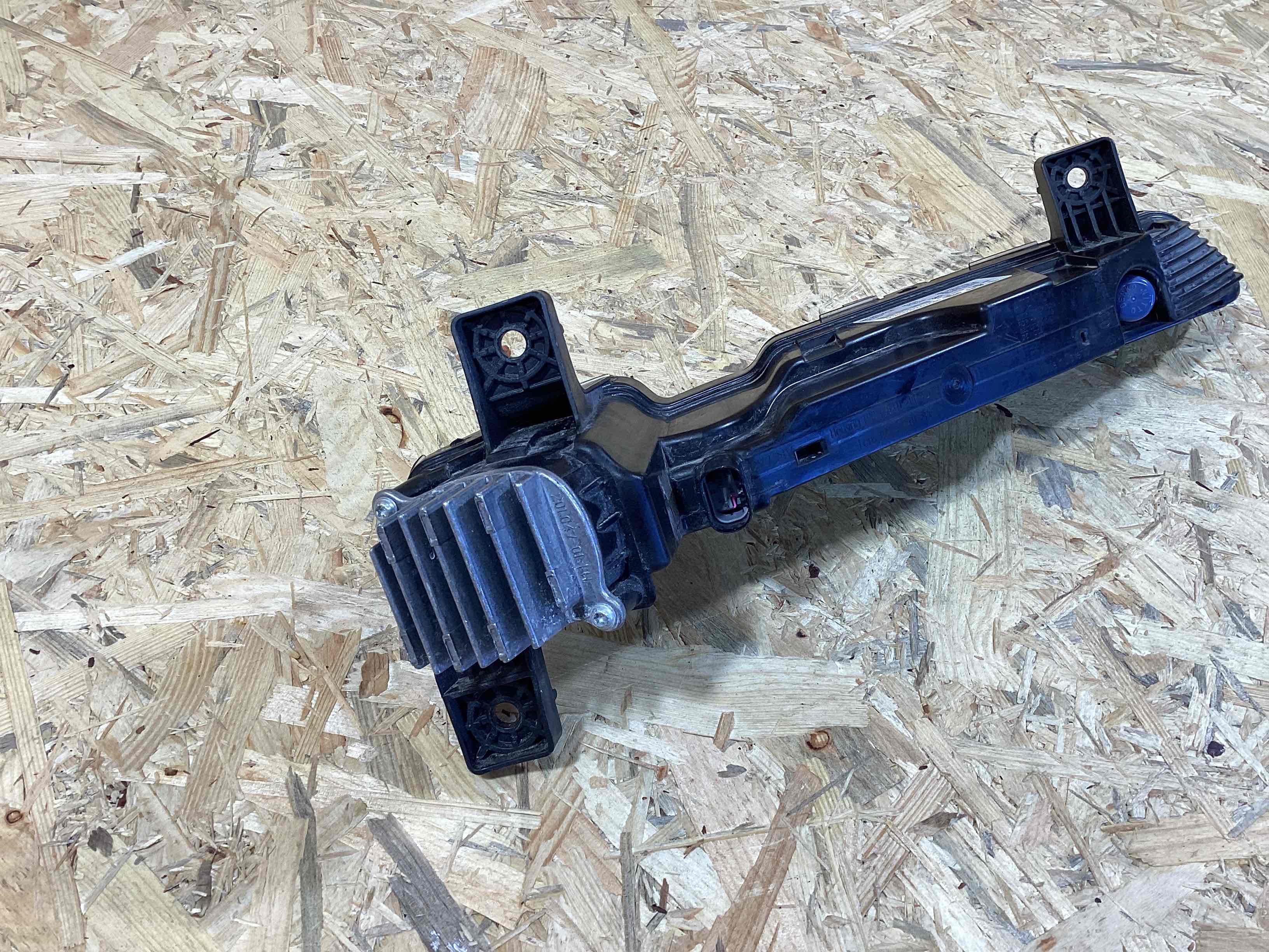 Фара противотуманная Porsche Boxster 718 020426-105