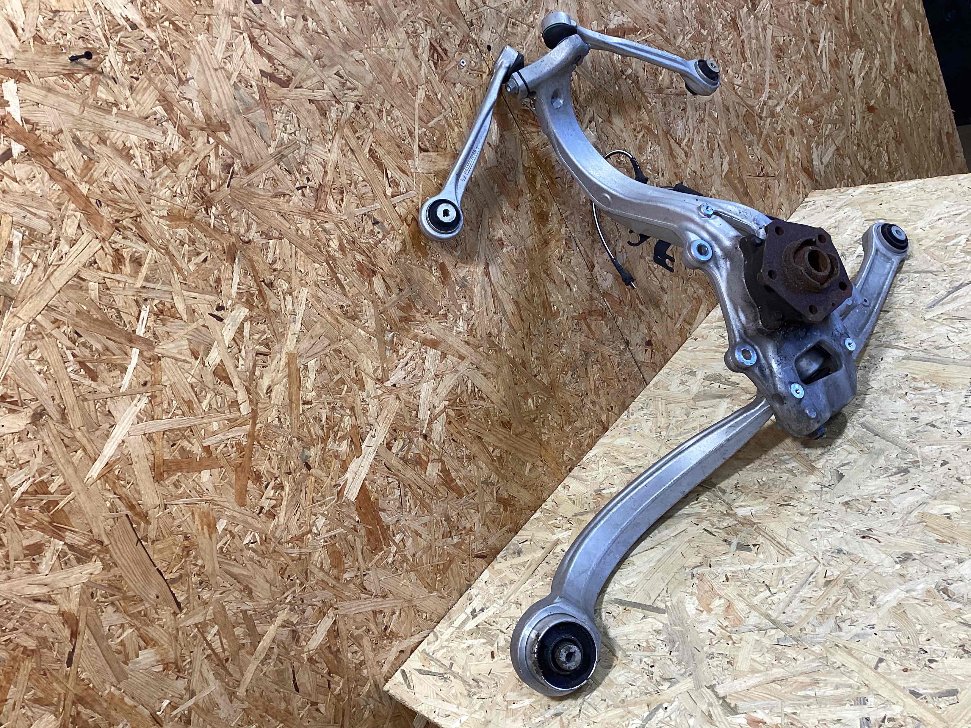 Кулак поворотный правый Porsche Cayenne 020426-106