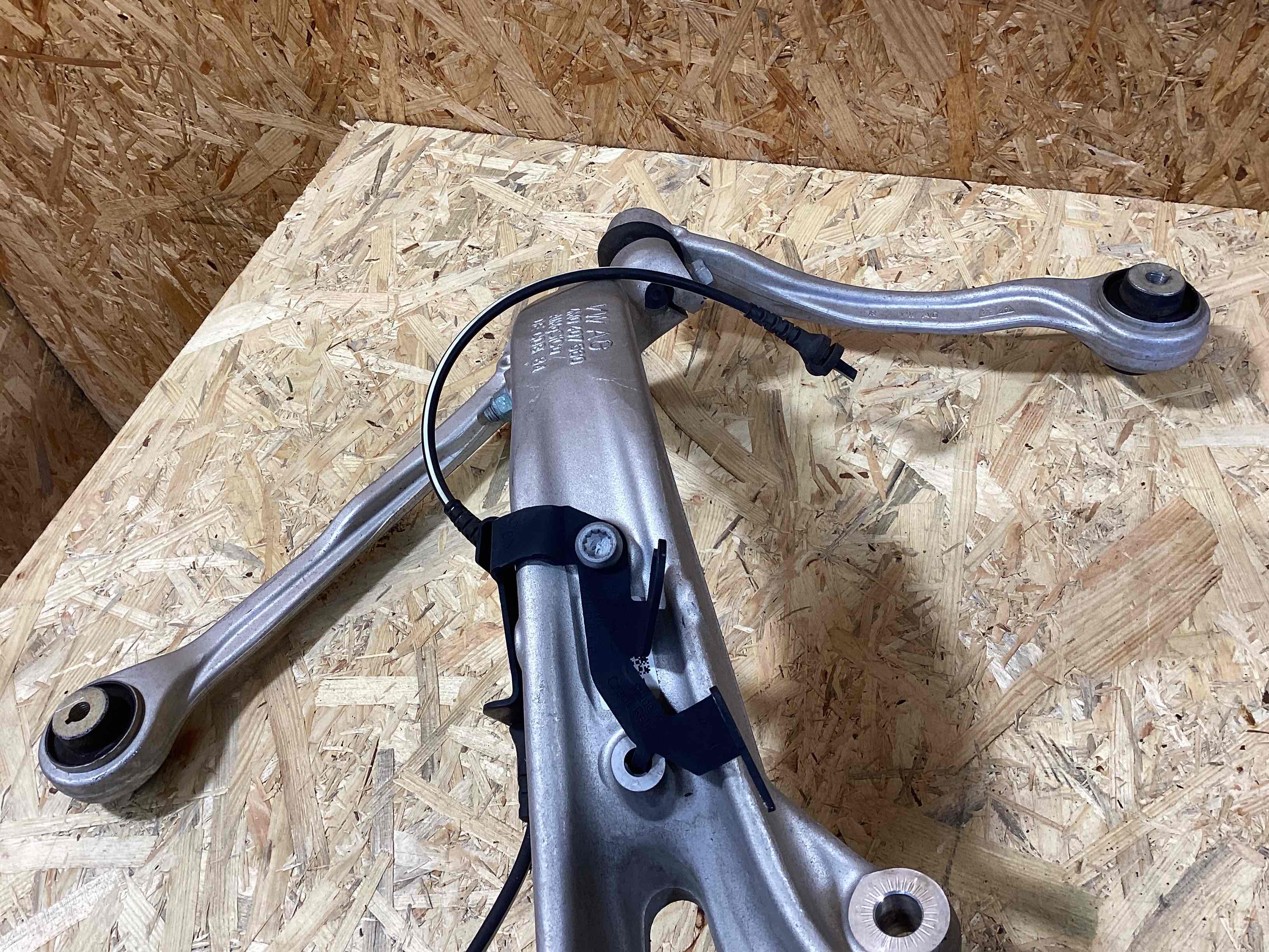 Кулак поворотный правый Porsche Cayenne 020426-106