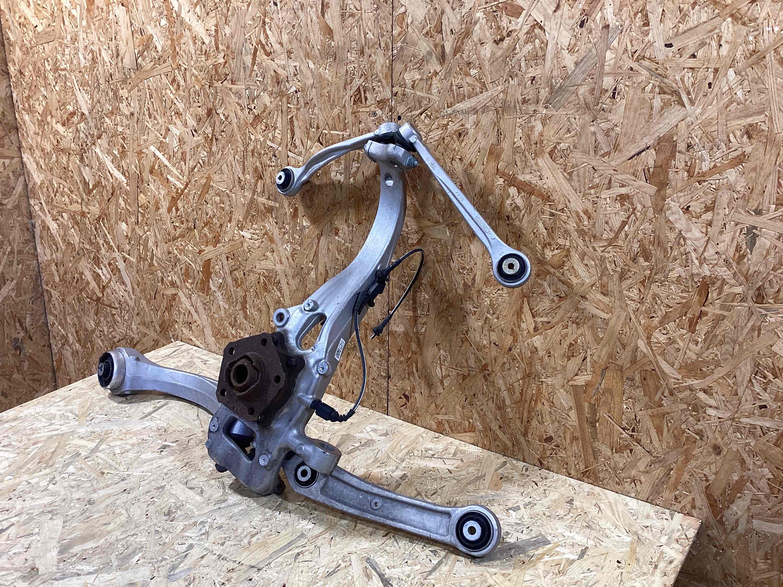 Кулак поворотный правый Porsche Cayenne 020426-106