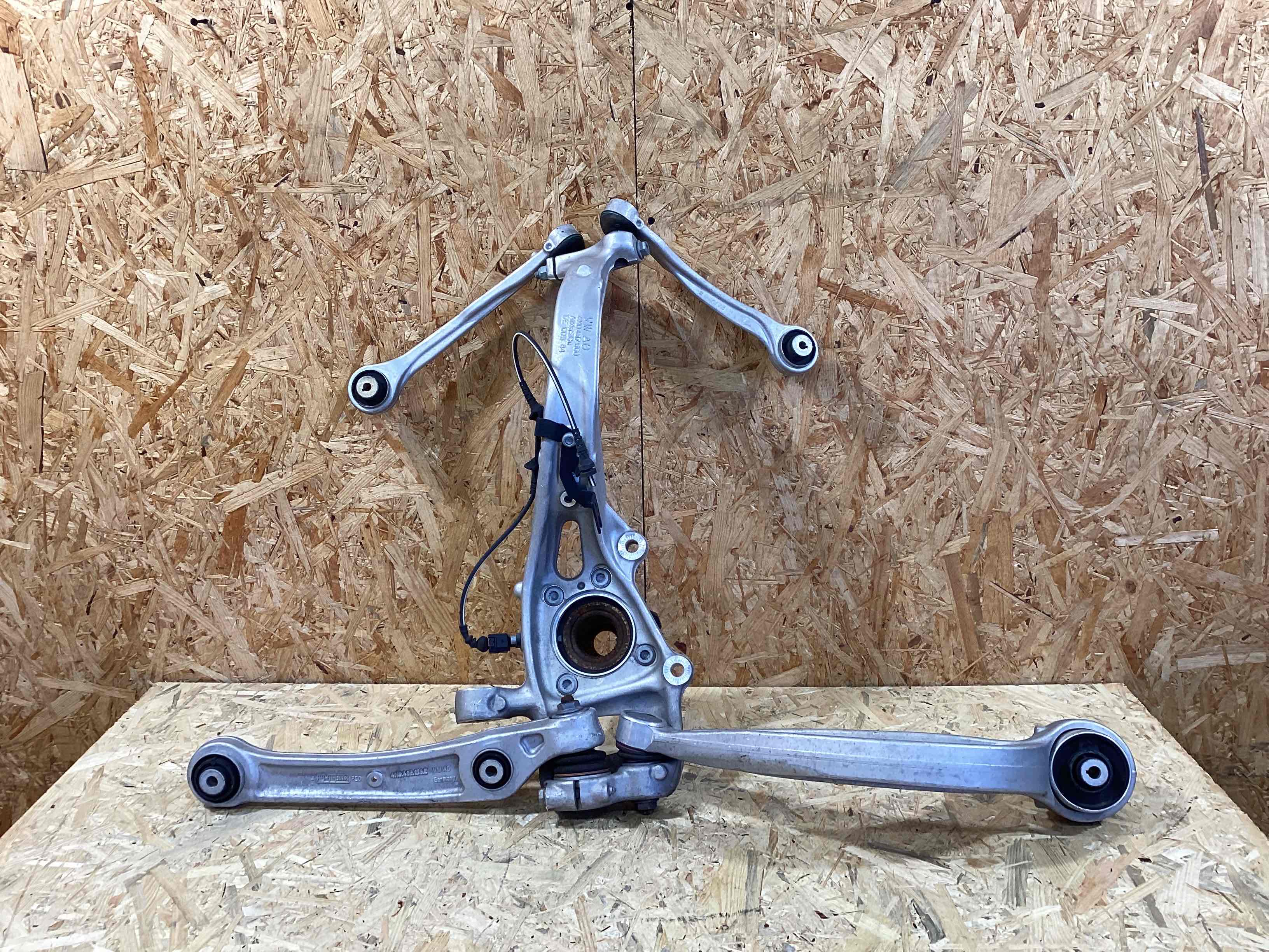 Кулак поворотный правый Porsche Cayenne 020426-106