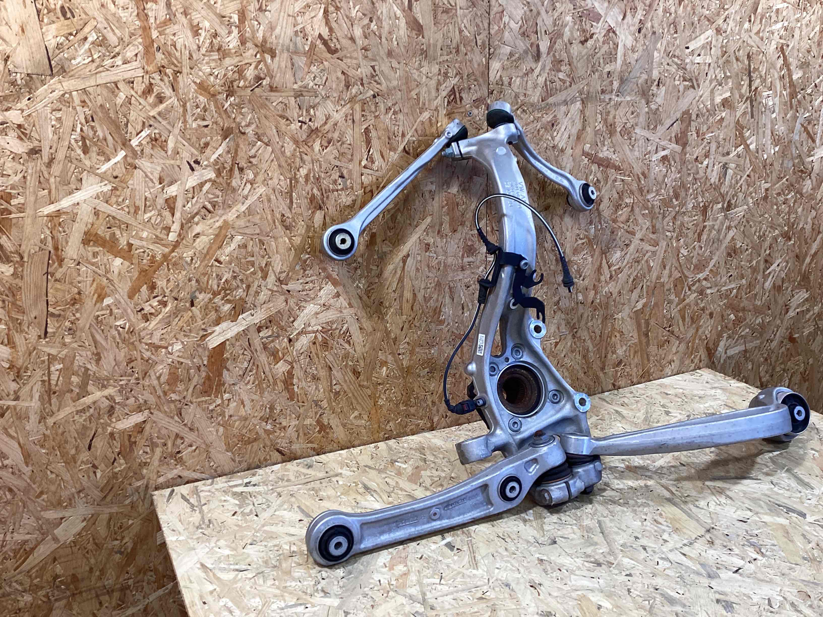 Кулак поворотный правый Porsche Cayenne 020426-106