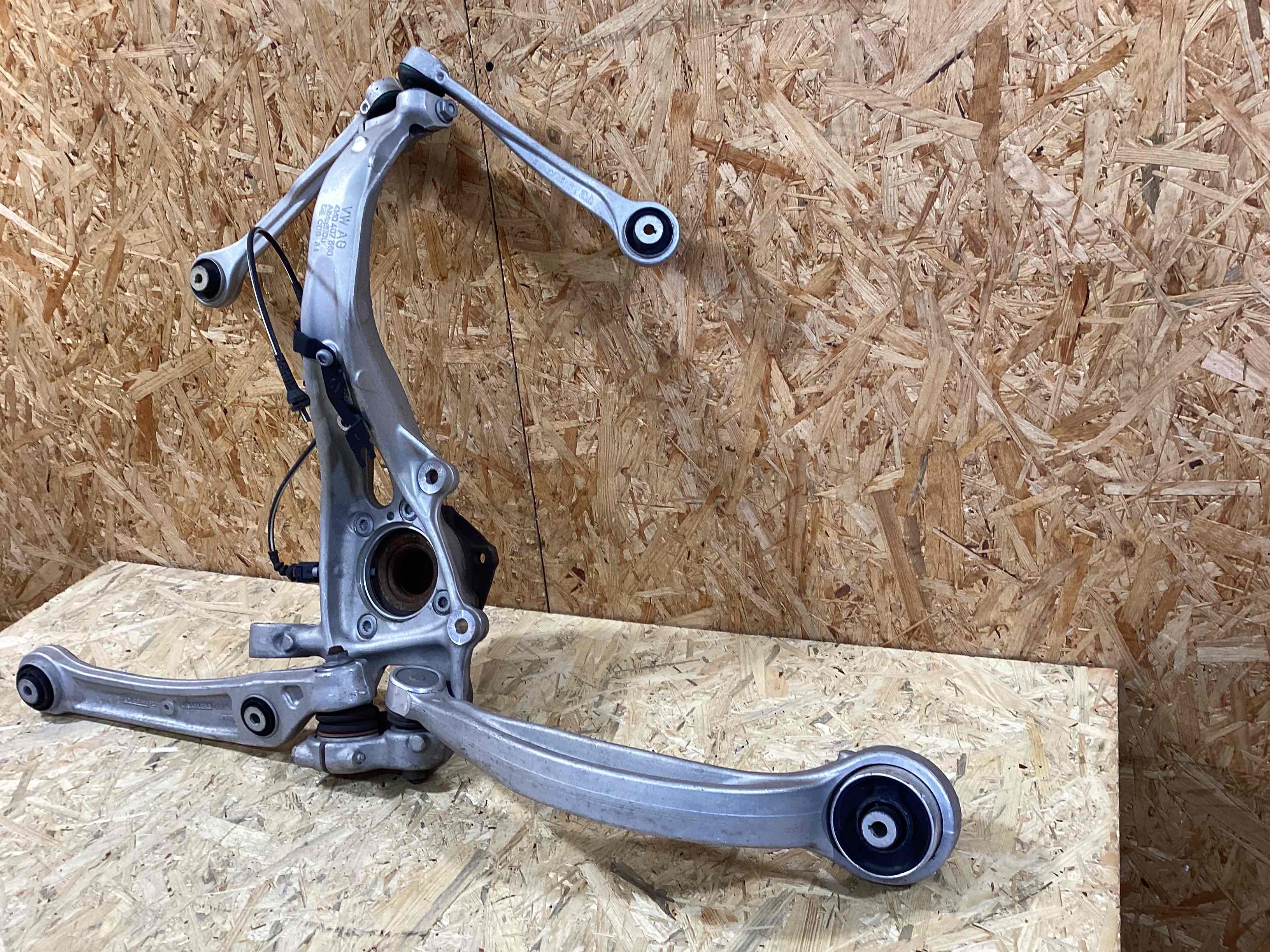 Кулак поворотный правый Porsche Cayenne 020426-106