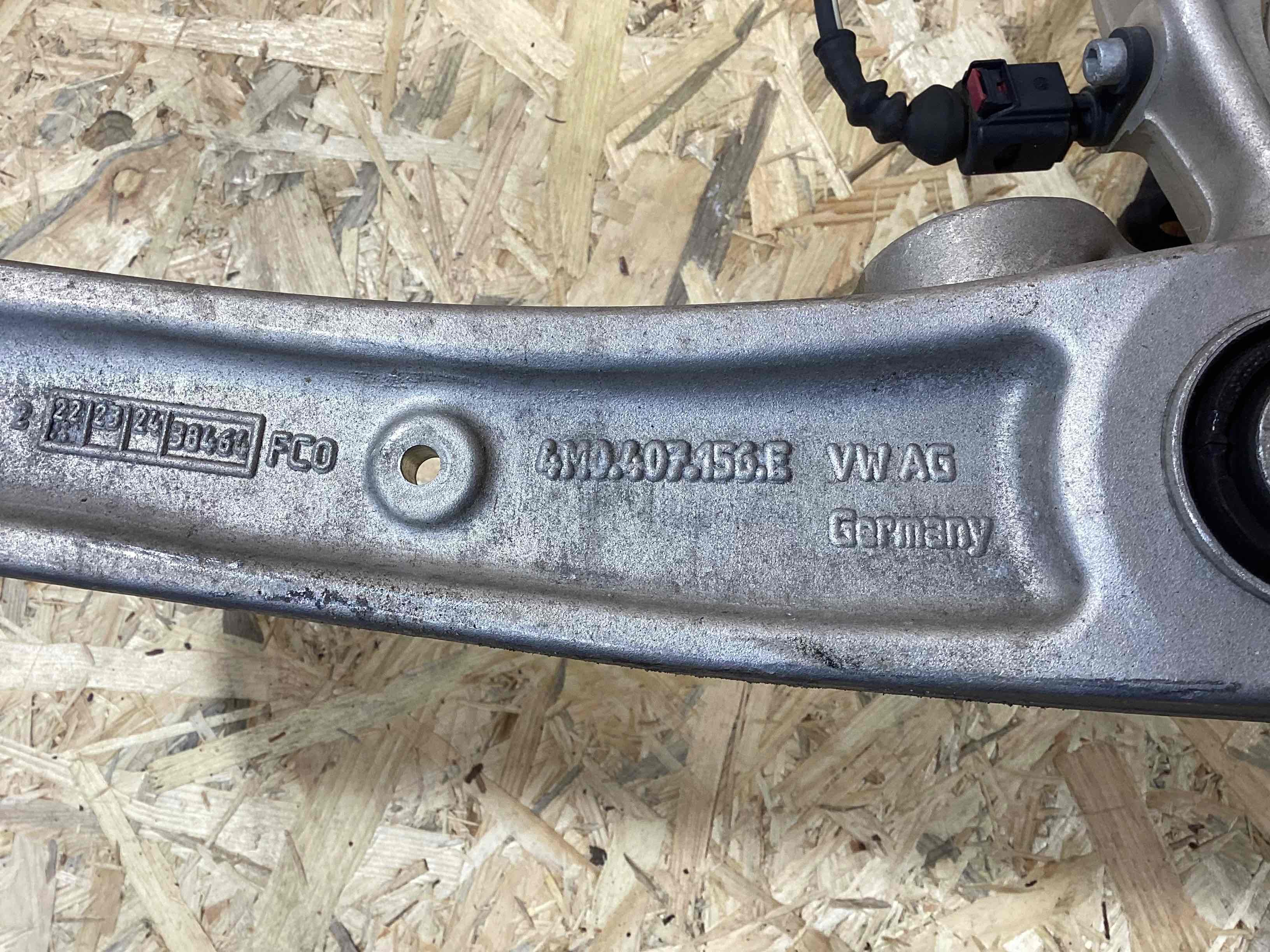 Кулак поворотный правый Porsche Cayenne 020426-106