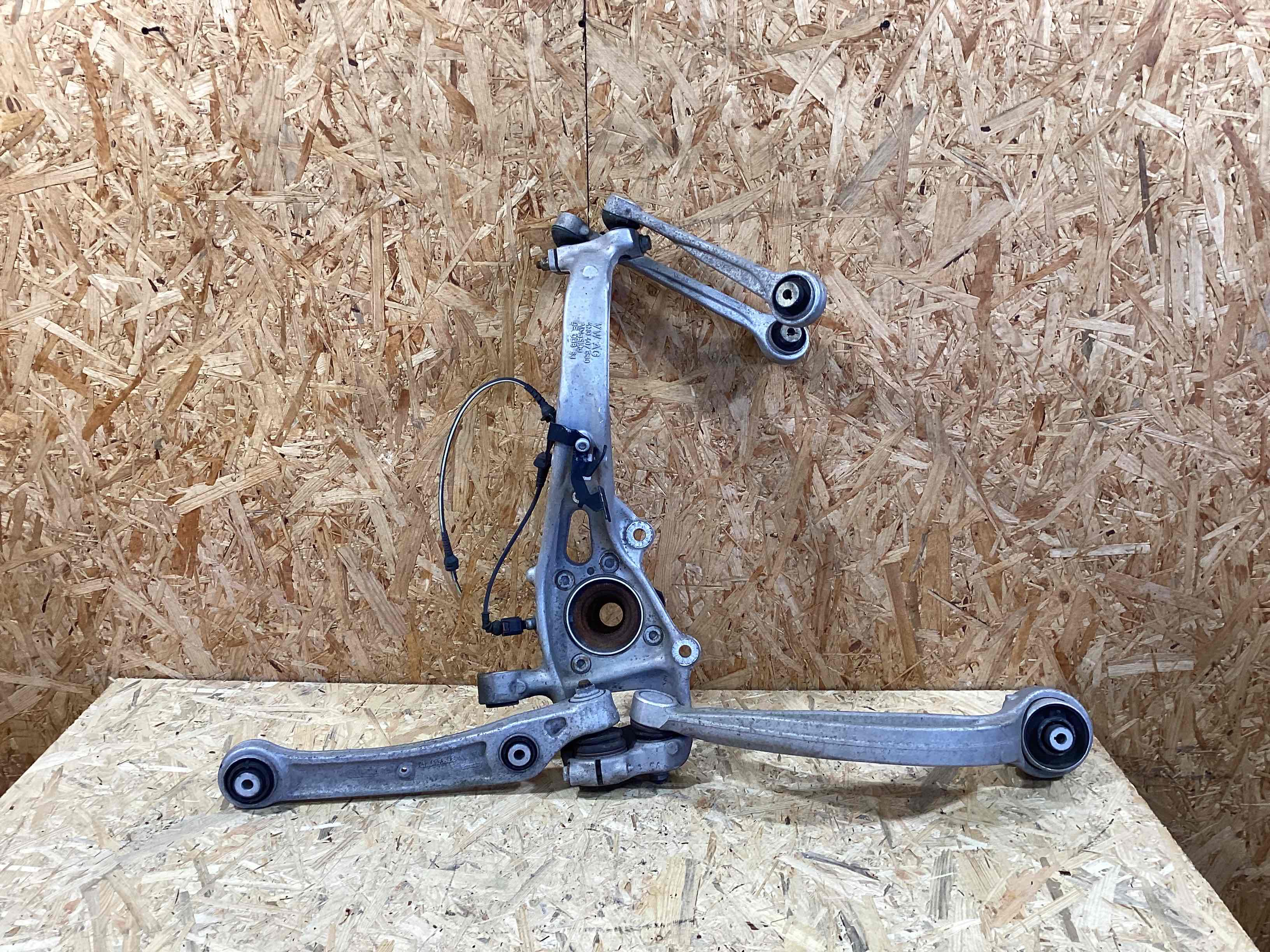 Кулак поворотный правый Porsche Cayenne 020426-107