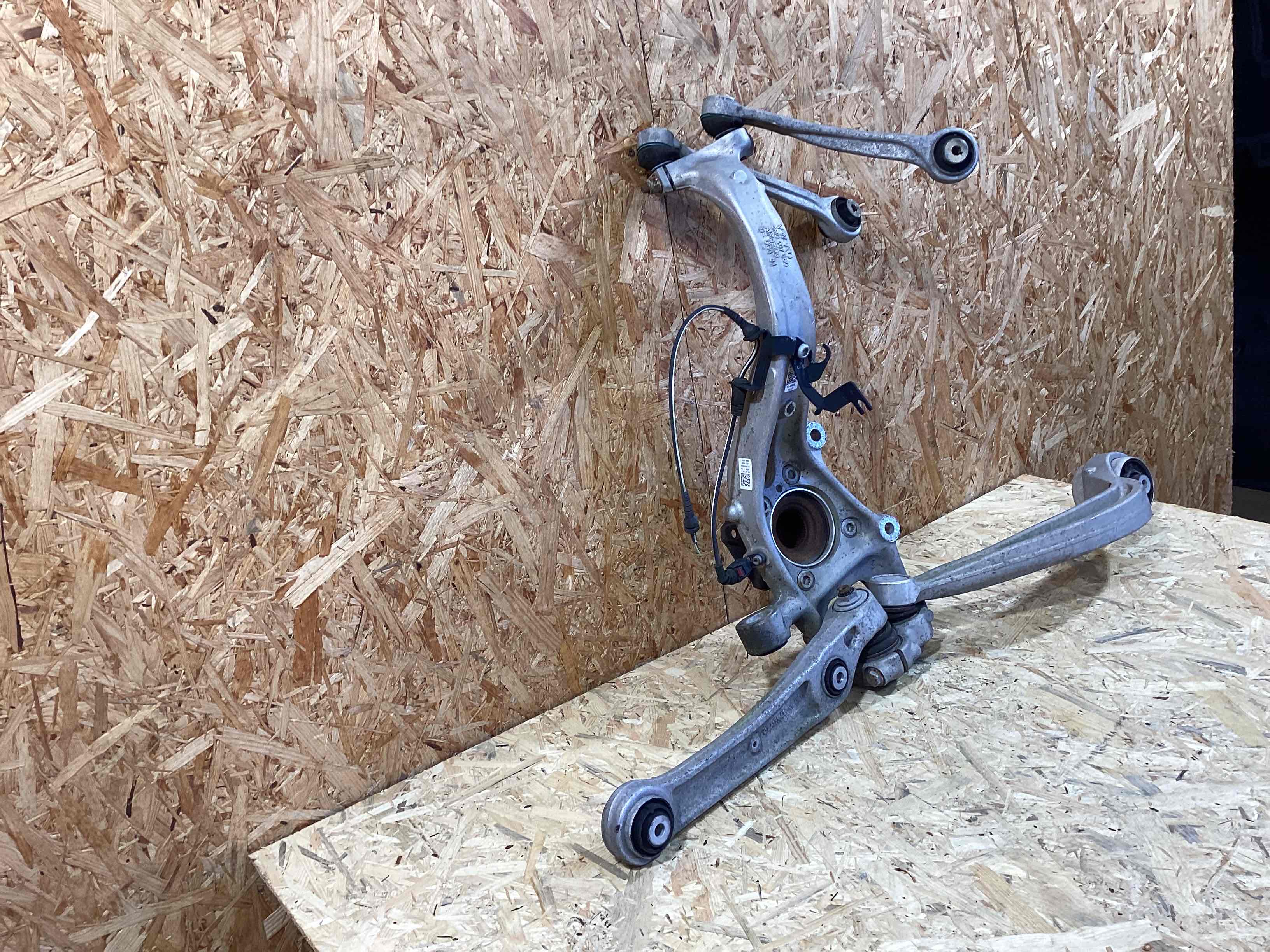 Кулак поворотный правый Porsche Cayenne 020426-107