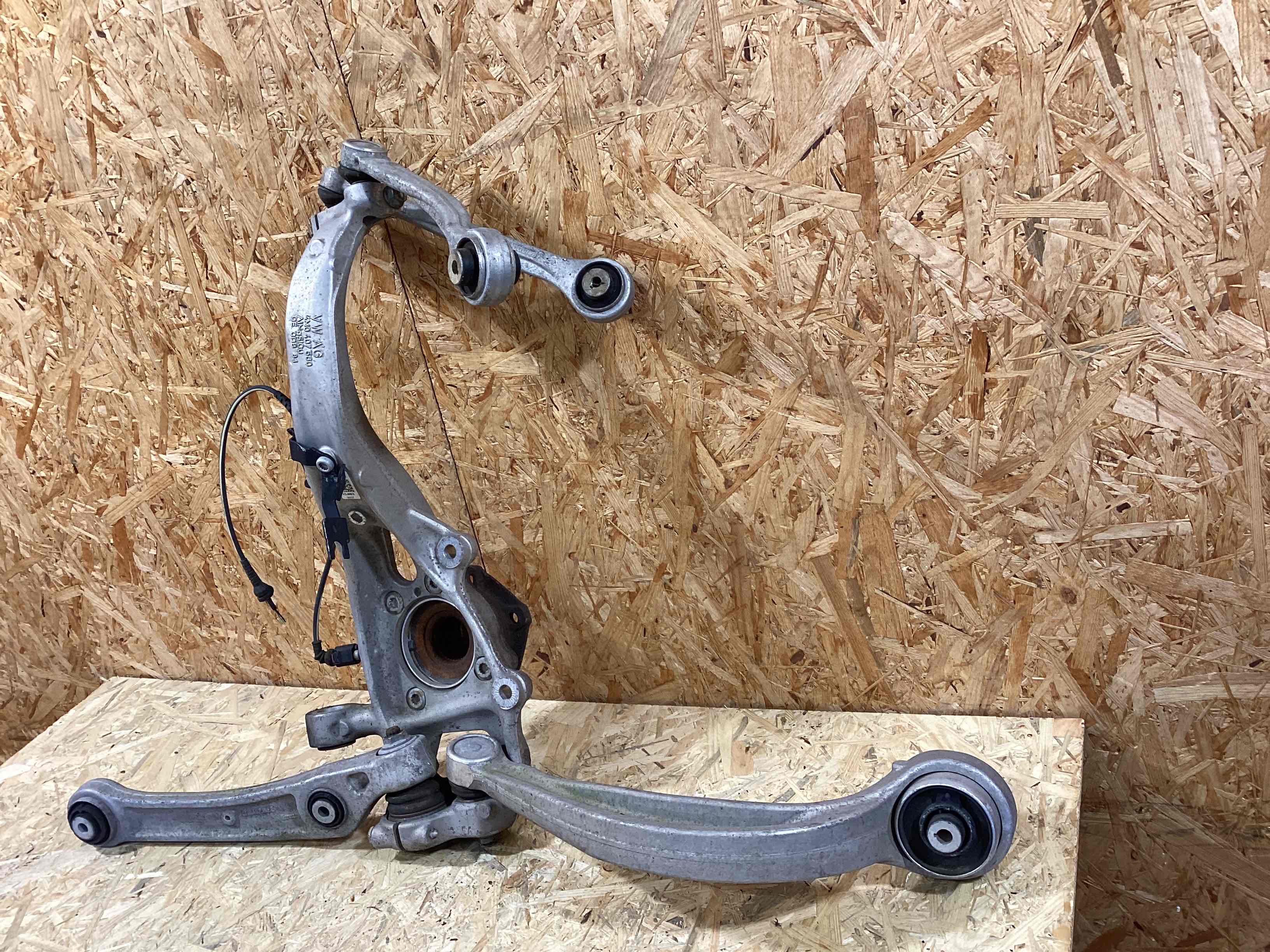 Кулак поворотный правый Porsche Cayenne 020426-107