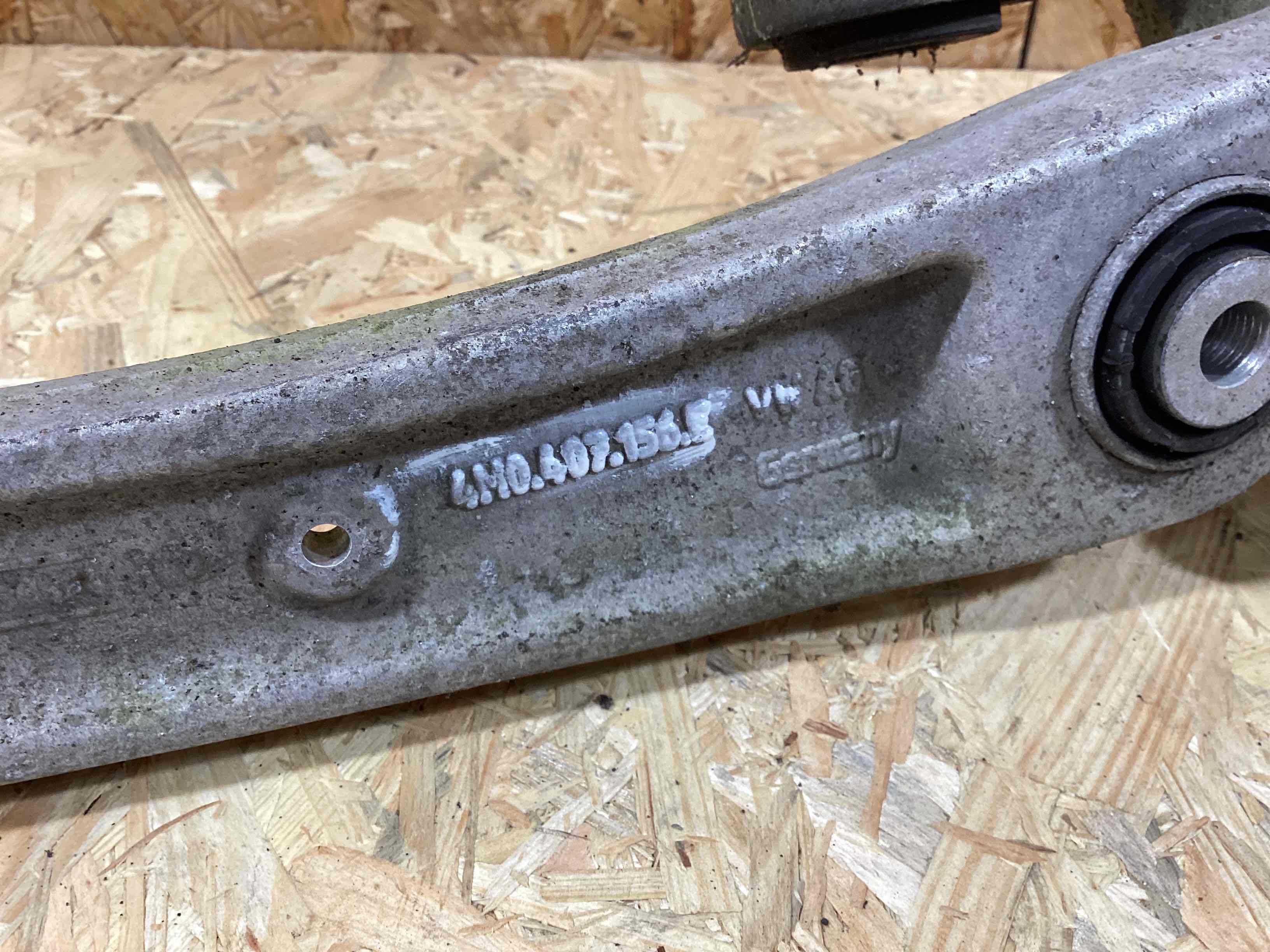 Кулак поворотный правый Porsche Cayenne 020426-107