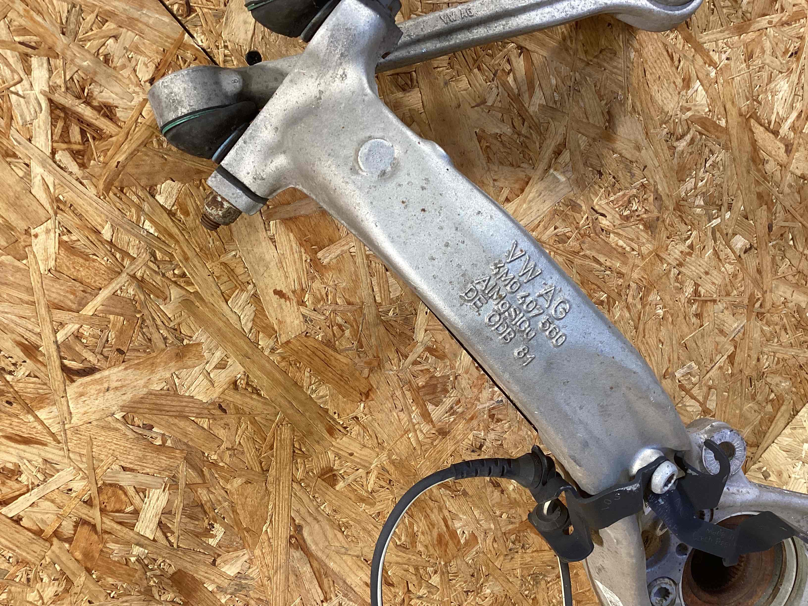 Кулак поворотный правый Porsche Cayenne 020426-107