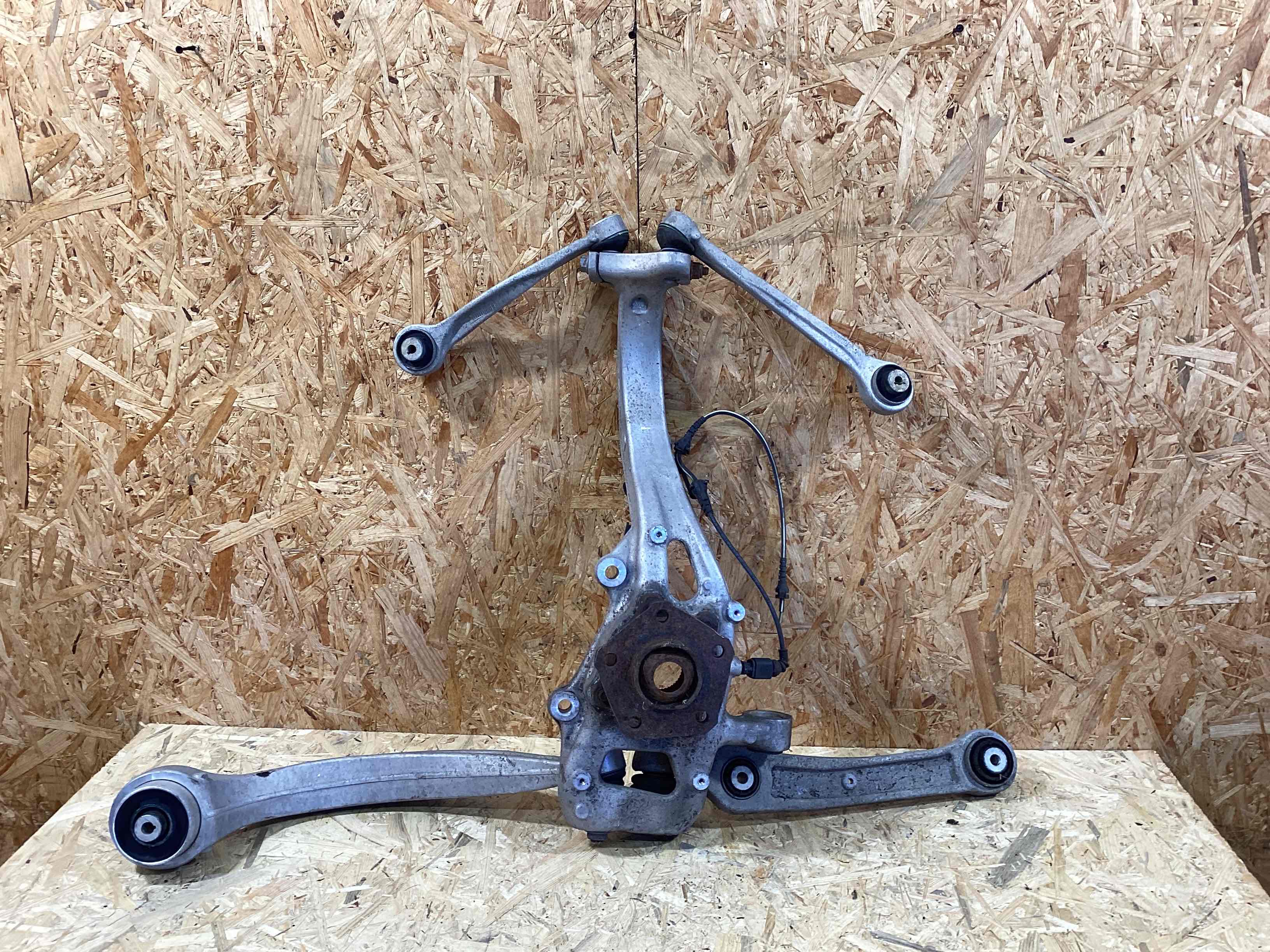 Кулак поворотный правый Porsche Cayenne 020426-107