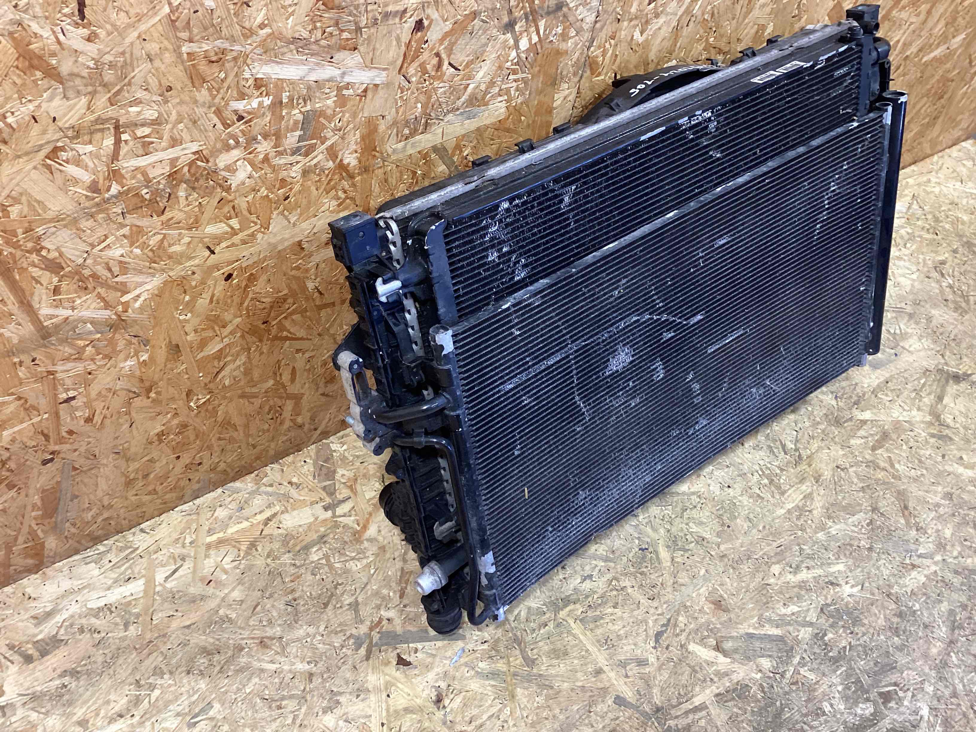 Передняя панель крепления облицовки (телевизор) Land Rover Discovery Sport L550 020426-108